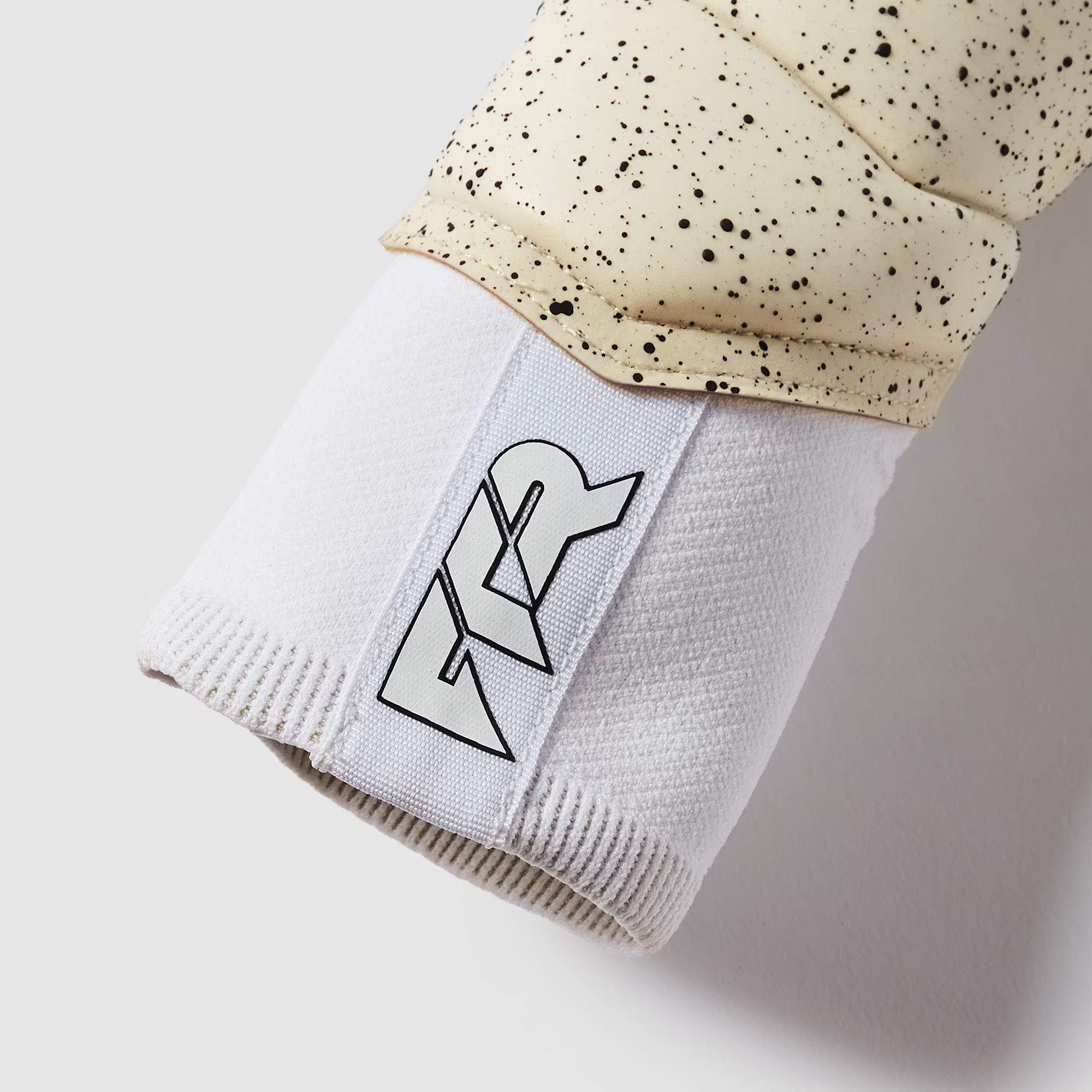 PUMA Future 8 Ultimate Negative Cut GK Gloves_5