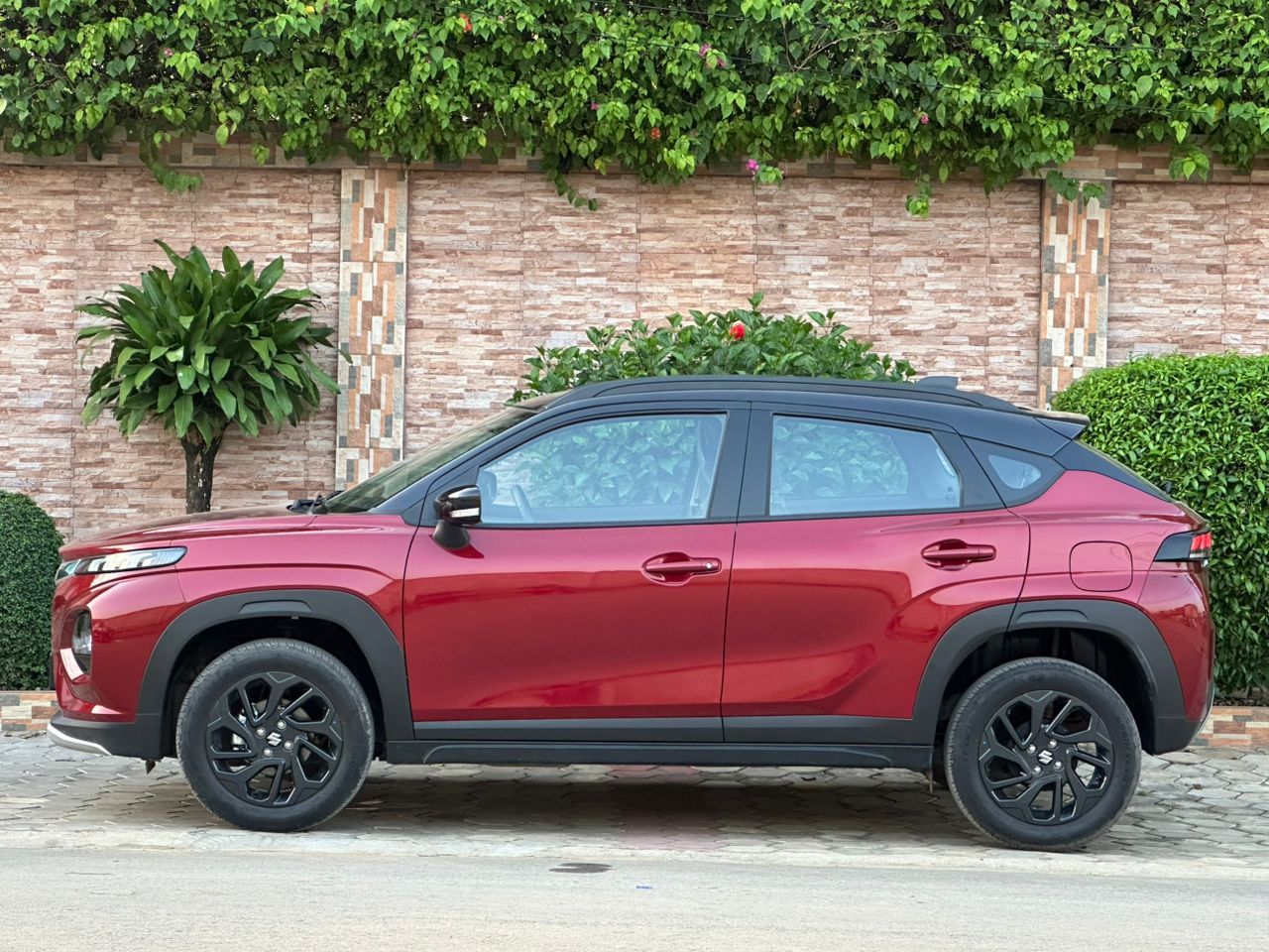 SUZUKI FRONX 2025 ROUGE_1