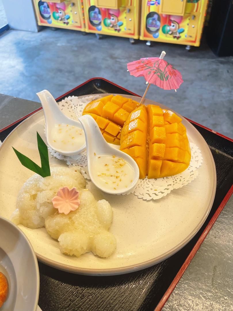 BD104 Thai Dessert - Thai Mango Sticky Rice (whole Mango)_0