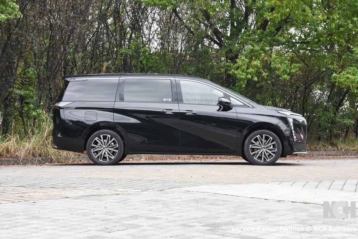 GAC TRUMPCHI E8 2025 NOIR_4