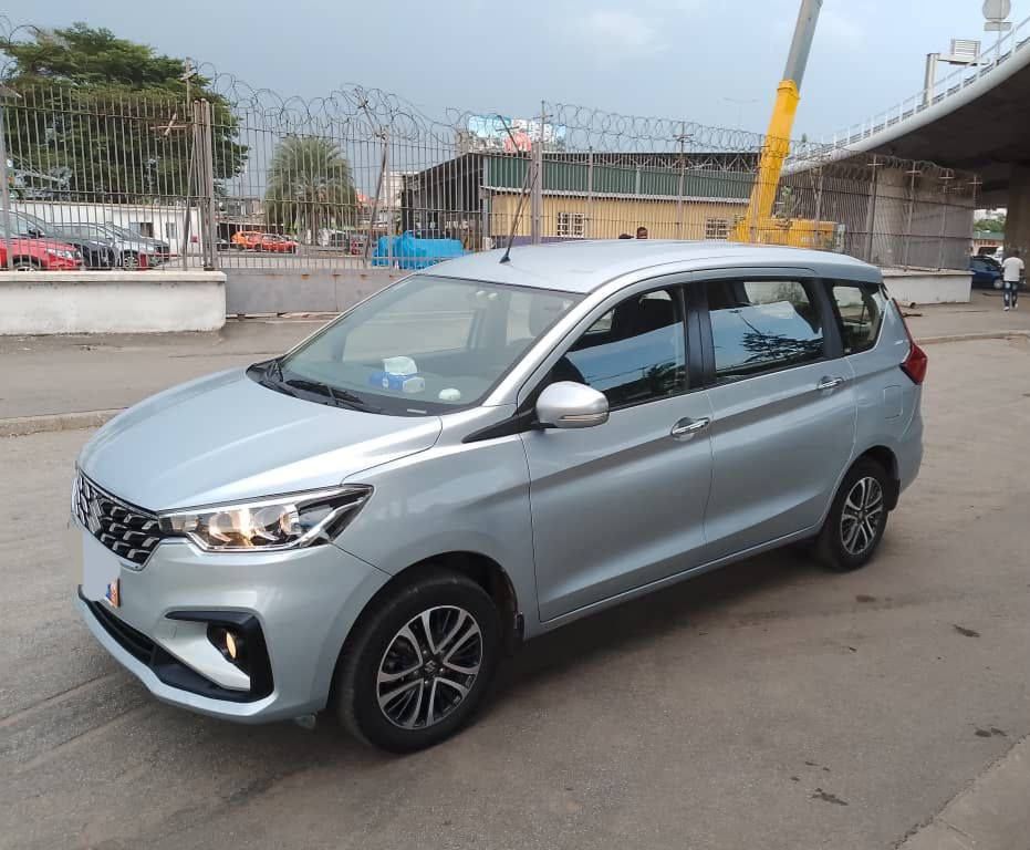SUZUKI ERTIGA 2022 GRISE_0