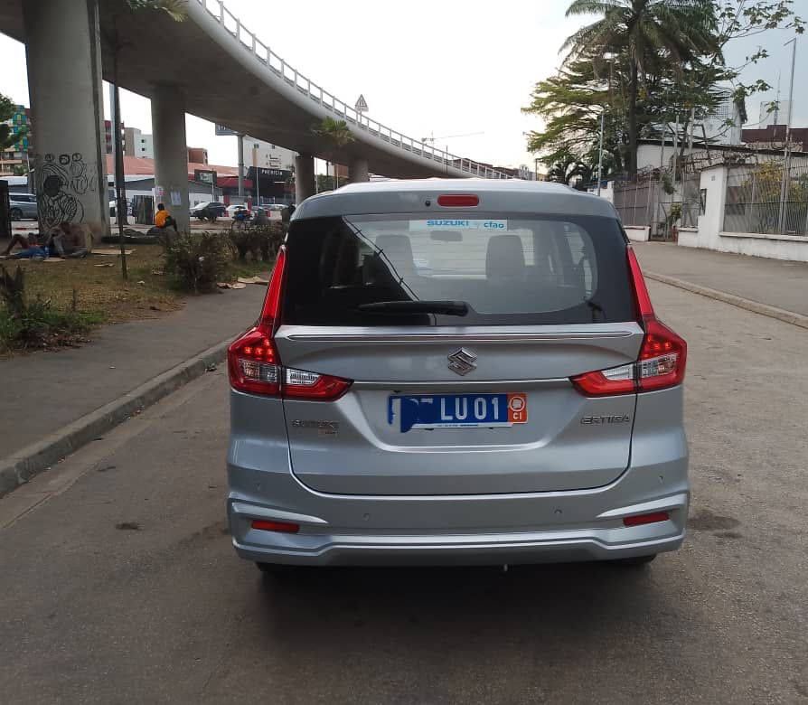 SUZUKI ERTIGA 2022 GRISE_4