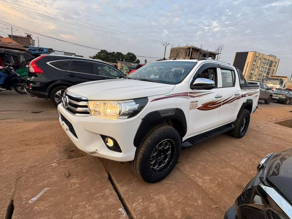 TOYOTA HILUX 2019 BLANCHE_0