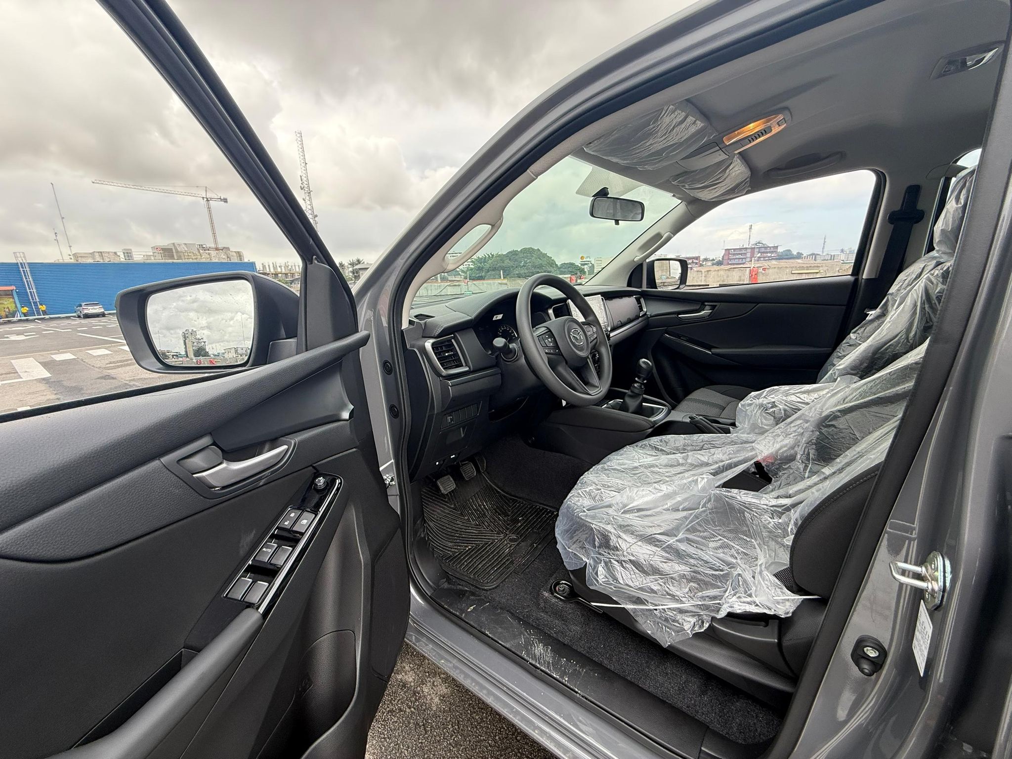 MAZDA BT-50 2025 GRISE_7