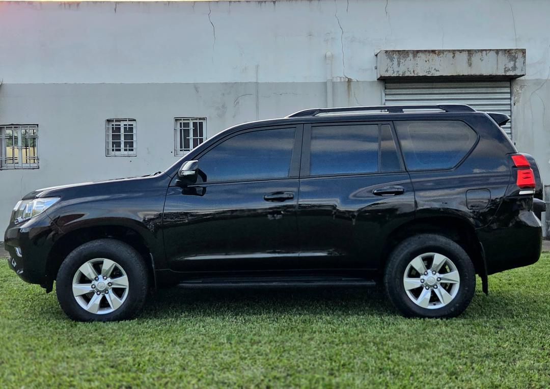 TOYOTA PRADO LAND CRUISER 2023 NOIR_1