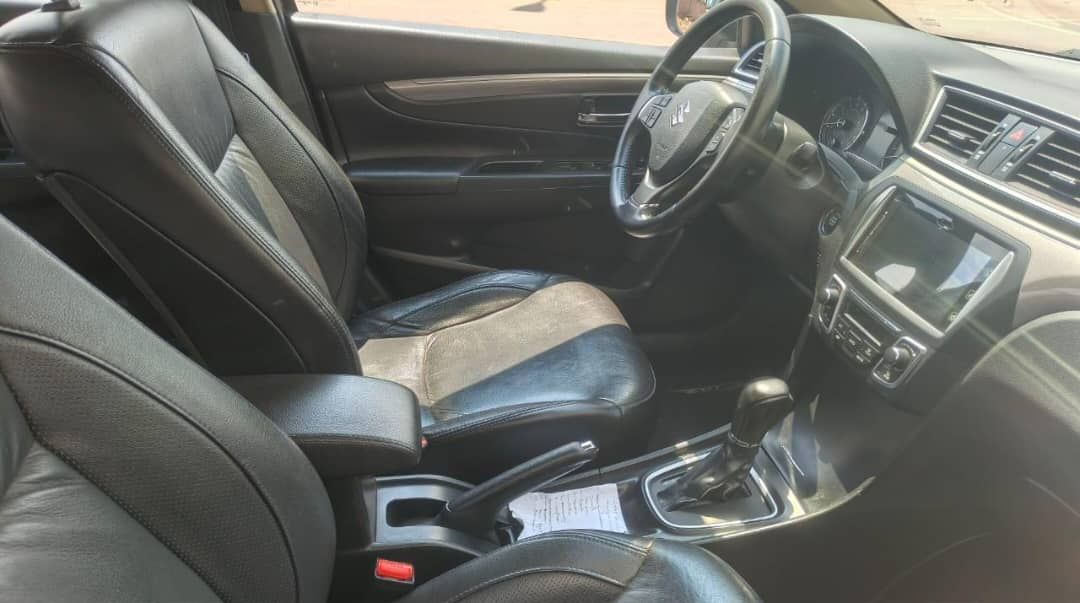 SUZUKI CIAZ 2023 GRISE_8