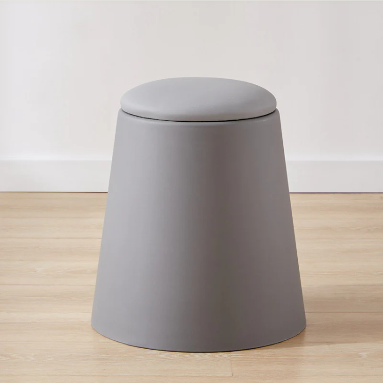 741 - HOLLOW PP STOOL _1