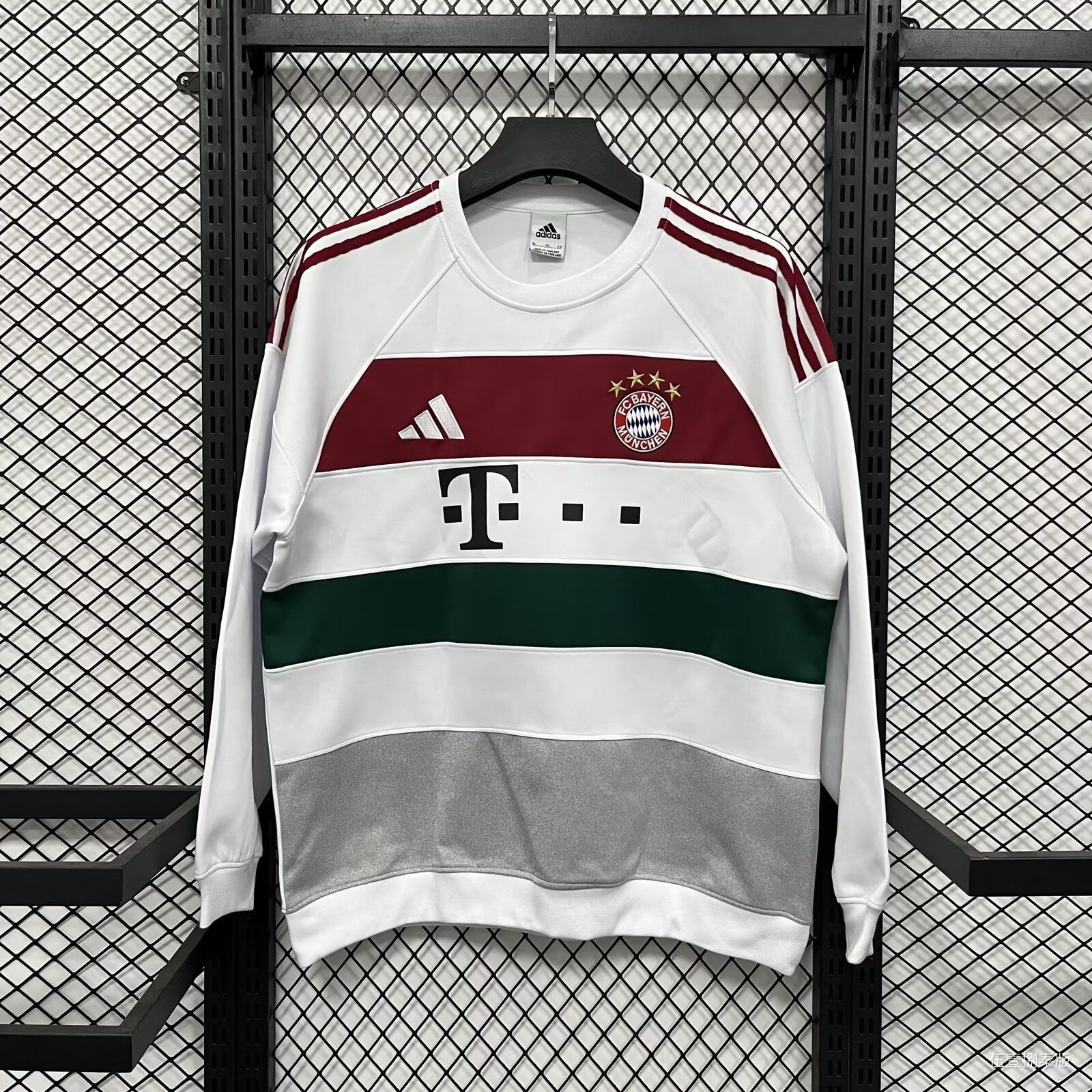 F.C Bayern Munich Adidas HEATRDY Casual Sweater_0