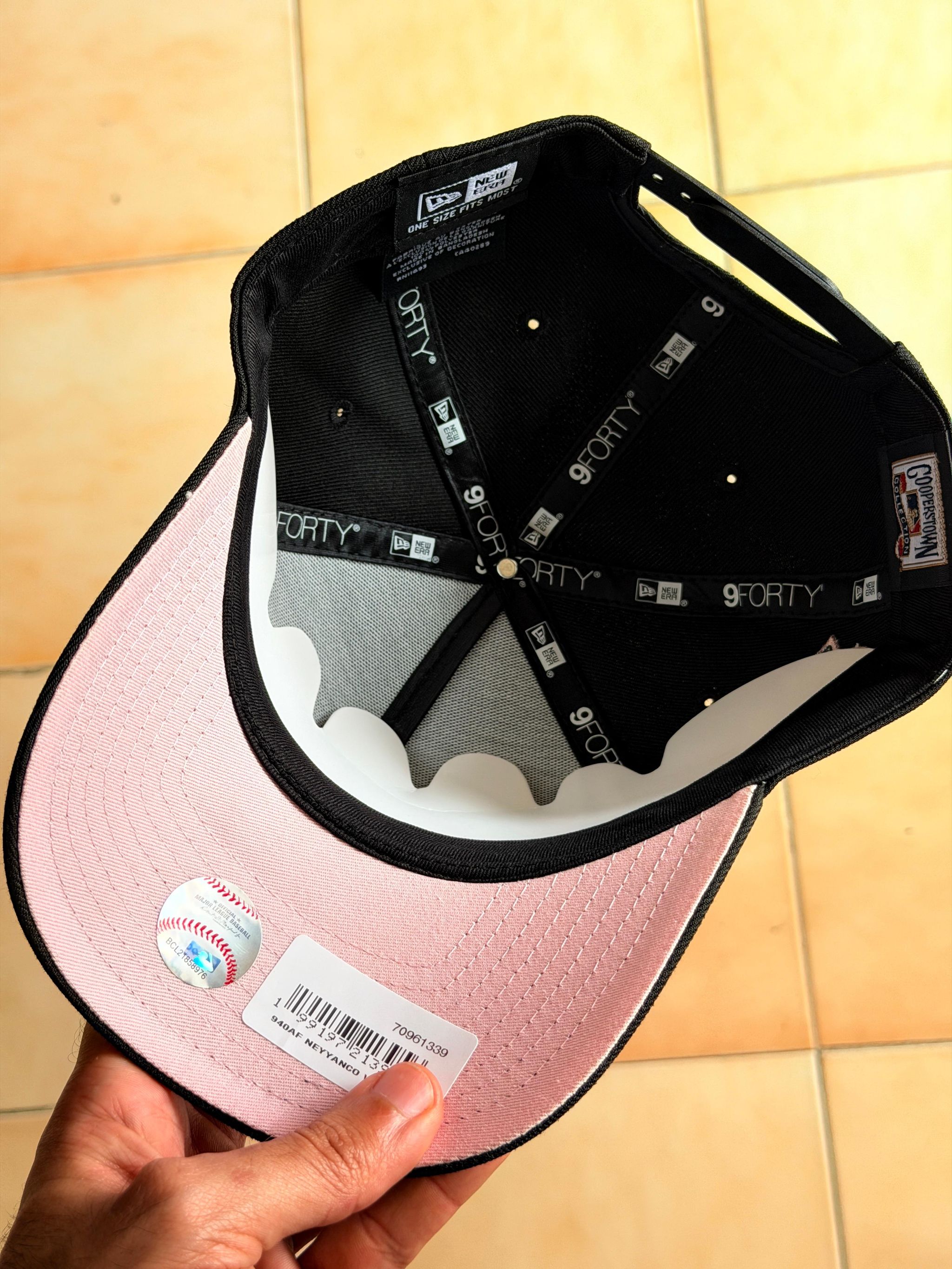 New Era 9Forty -  NY Yankees World Series 2000 Cherry Blossom Black Pink Edition_6