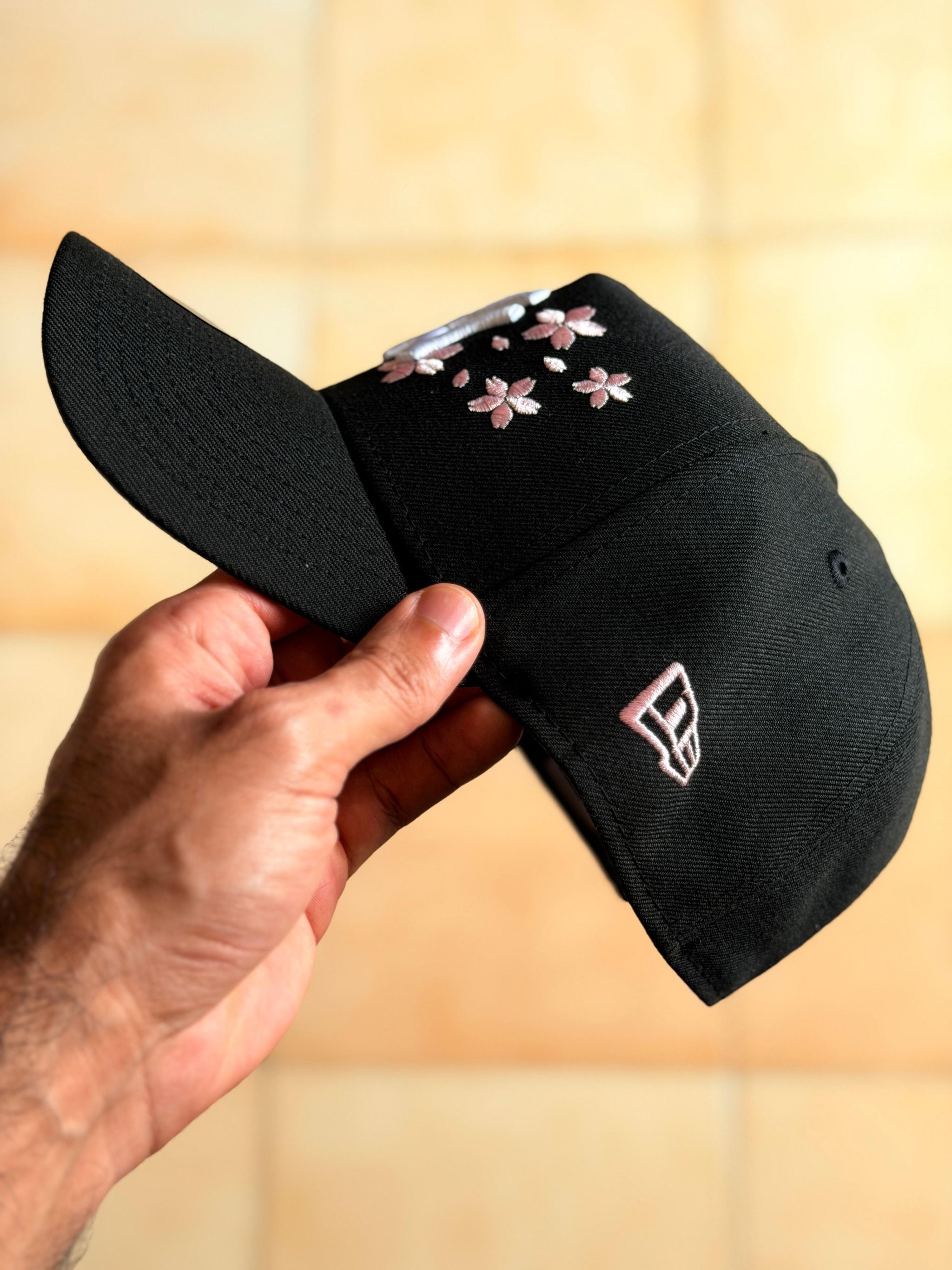 New Era 9Forty -  NY Yankees World Series 2000 Cherry Blossom Black Pink Edition_4