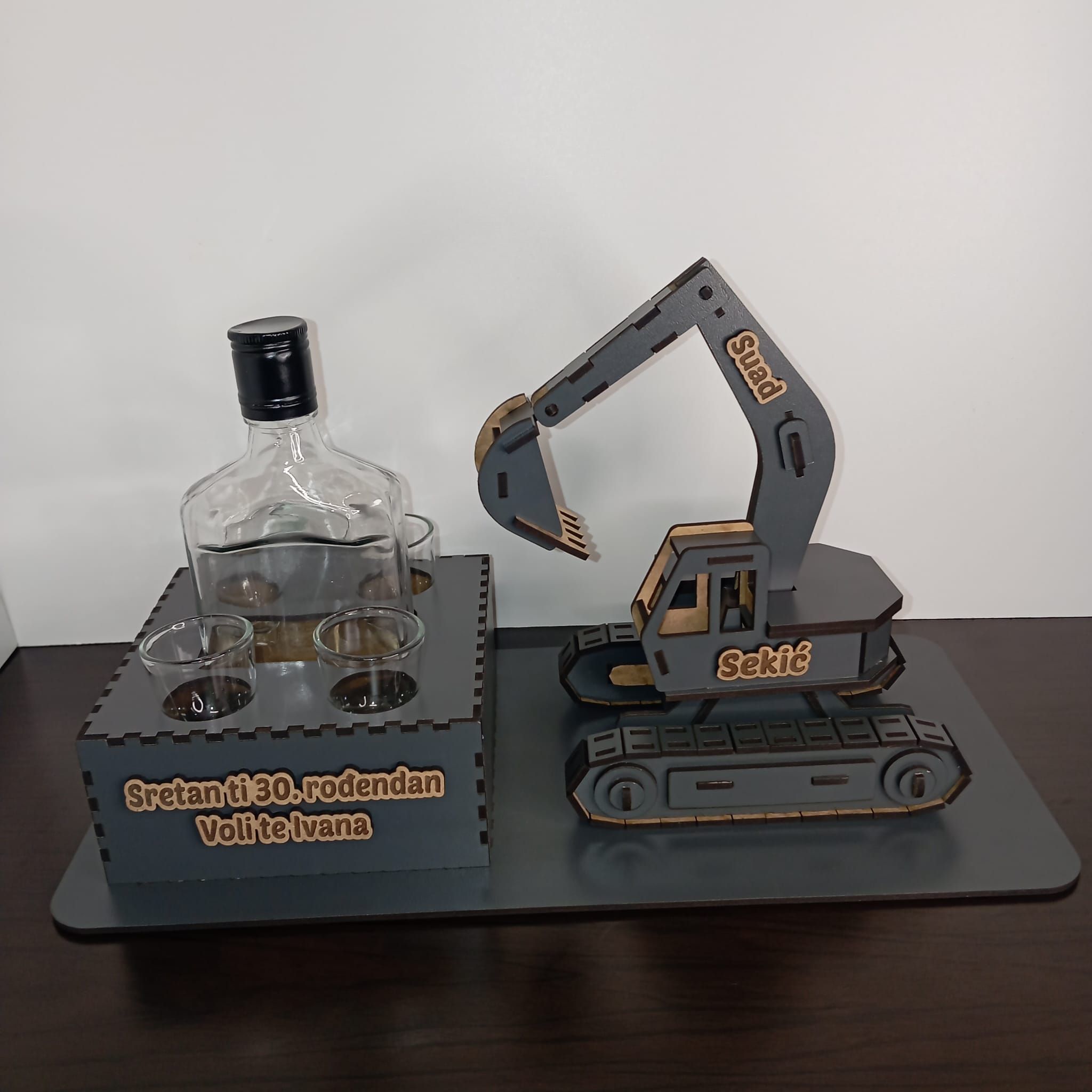 Bager koji zna šta radi_0