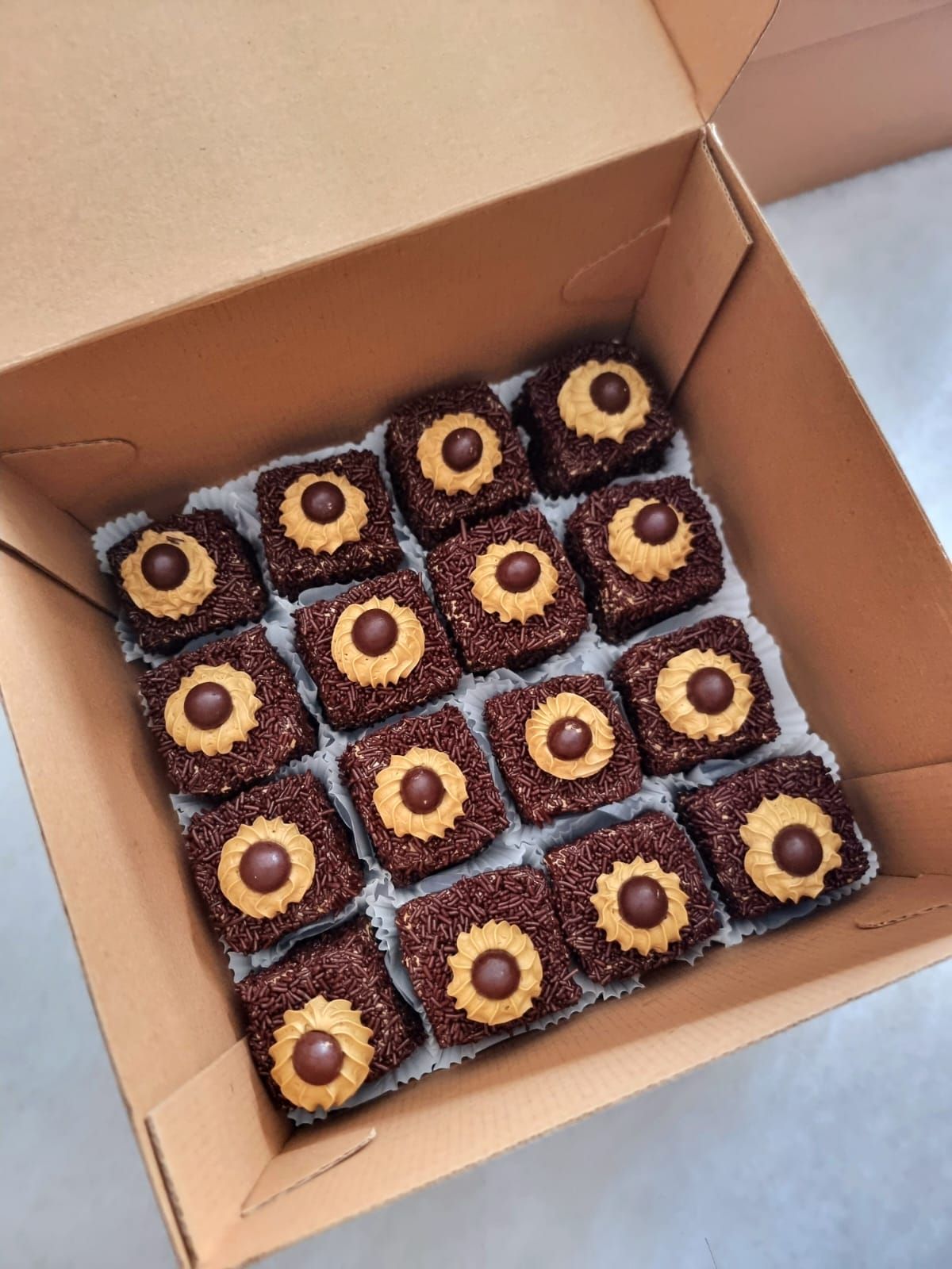 ᴍɪɴɪᴄᴀᴋᴇs 𝟷𝟼 ᴘᴄs & 𝟾 ᴘᴄs 🍰_11