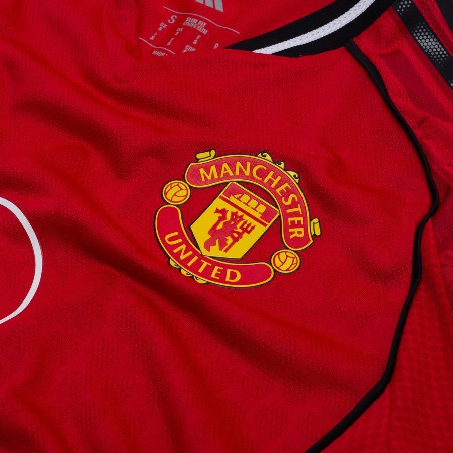 Manchester United F.C Adidas HEATRDY Kits 25/26_2