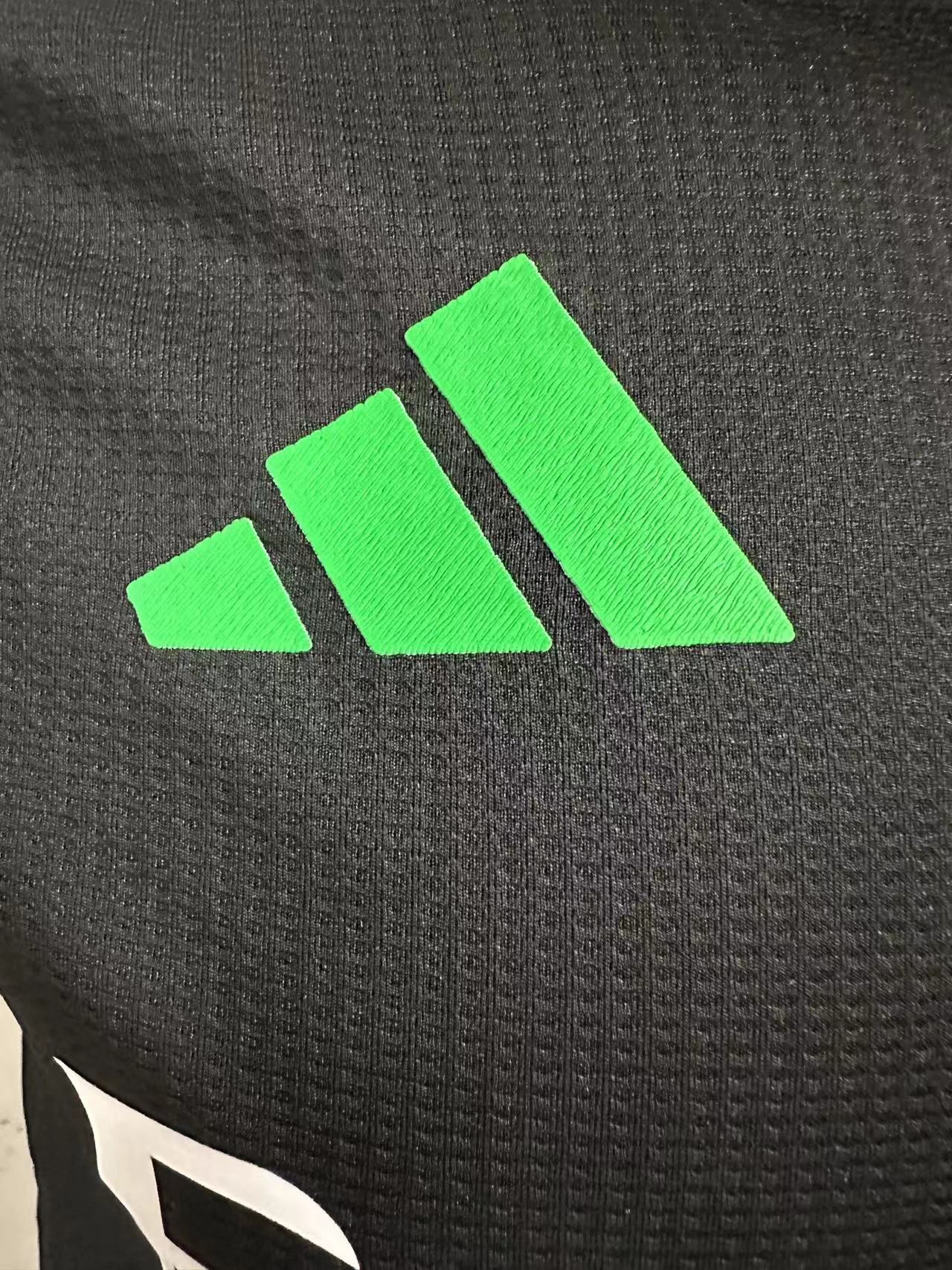 Arsenal 2024/25 Away Shirt (Black / Red / Green)_2