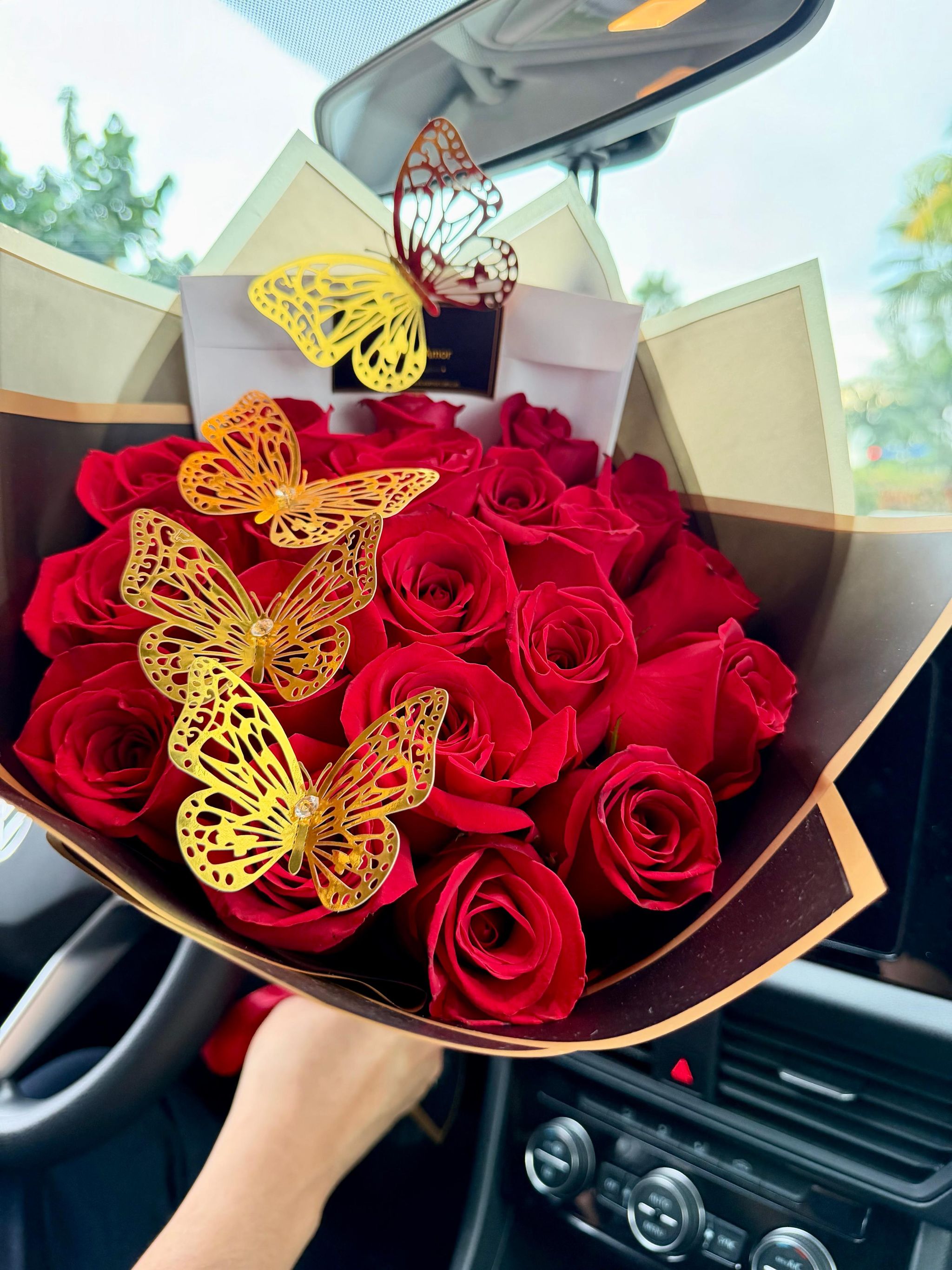 Butterflies for you (20 roses)_0