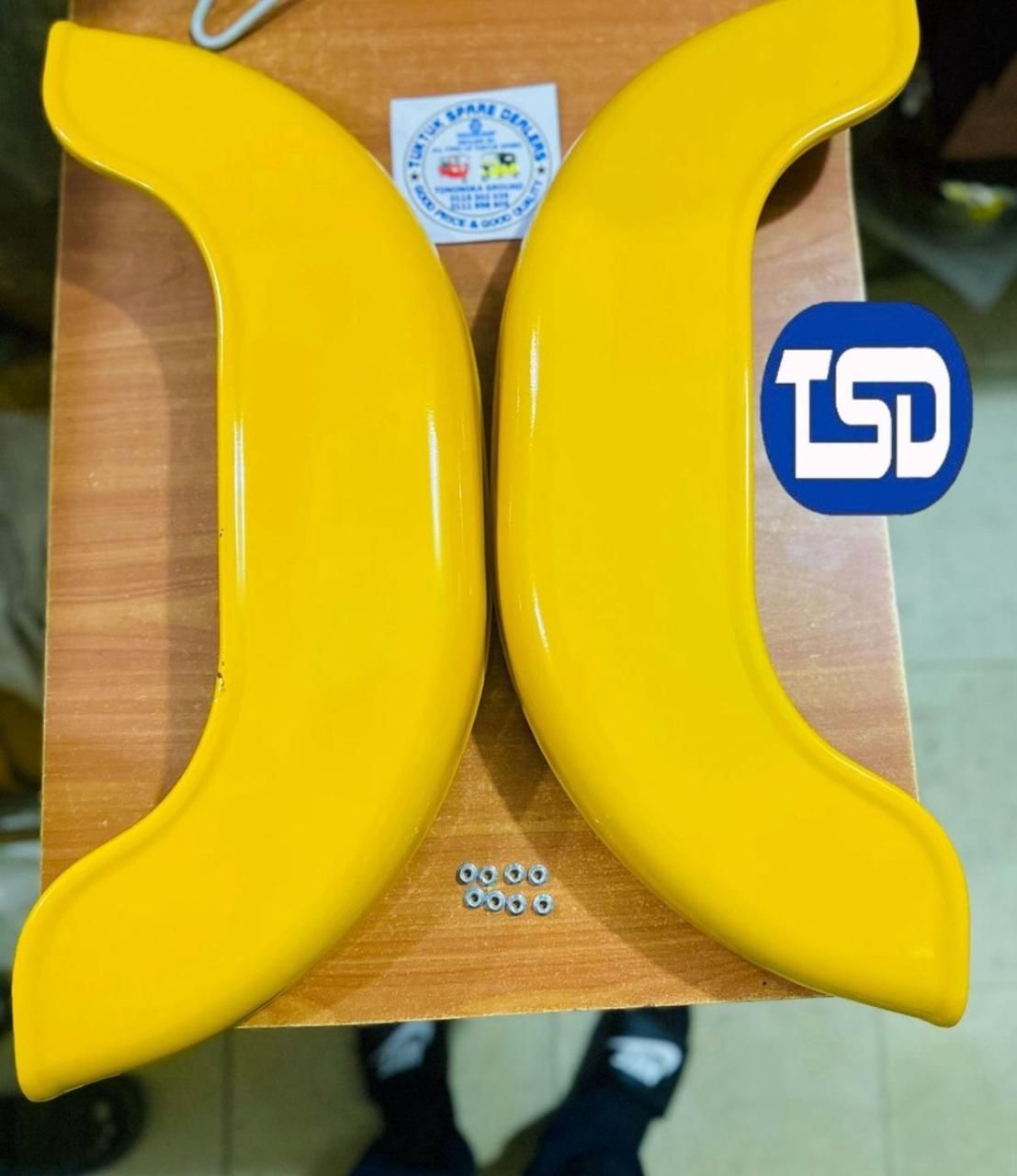 SIDE   MUDGUARD BAJAJ yellow Tinex  set complete_0
