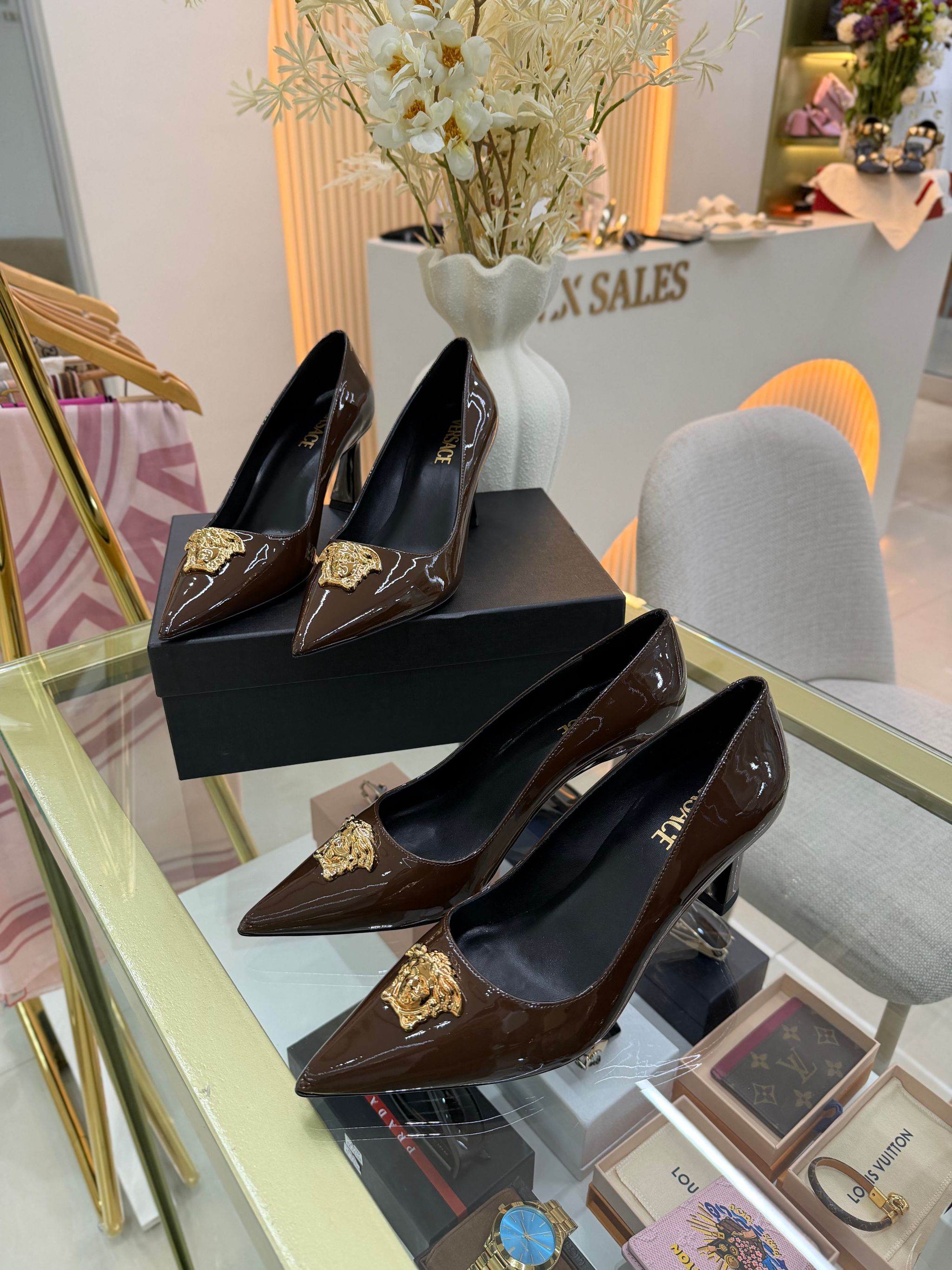 Saltos la medusa Versace - castanhos envernizados _0