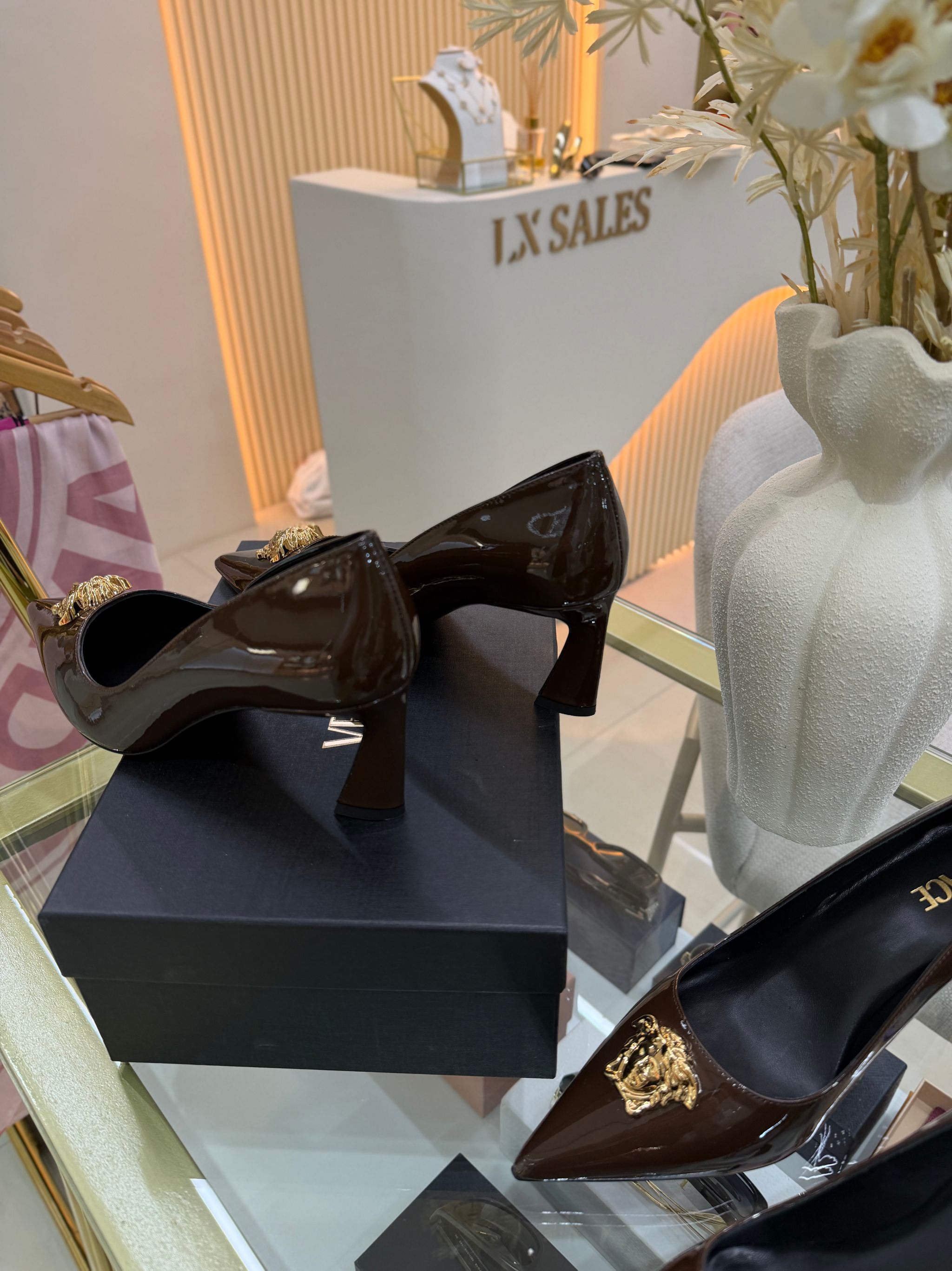 Saltos la medusa Versace - castanhos envernizados _2