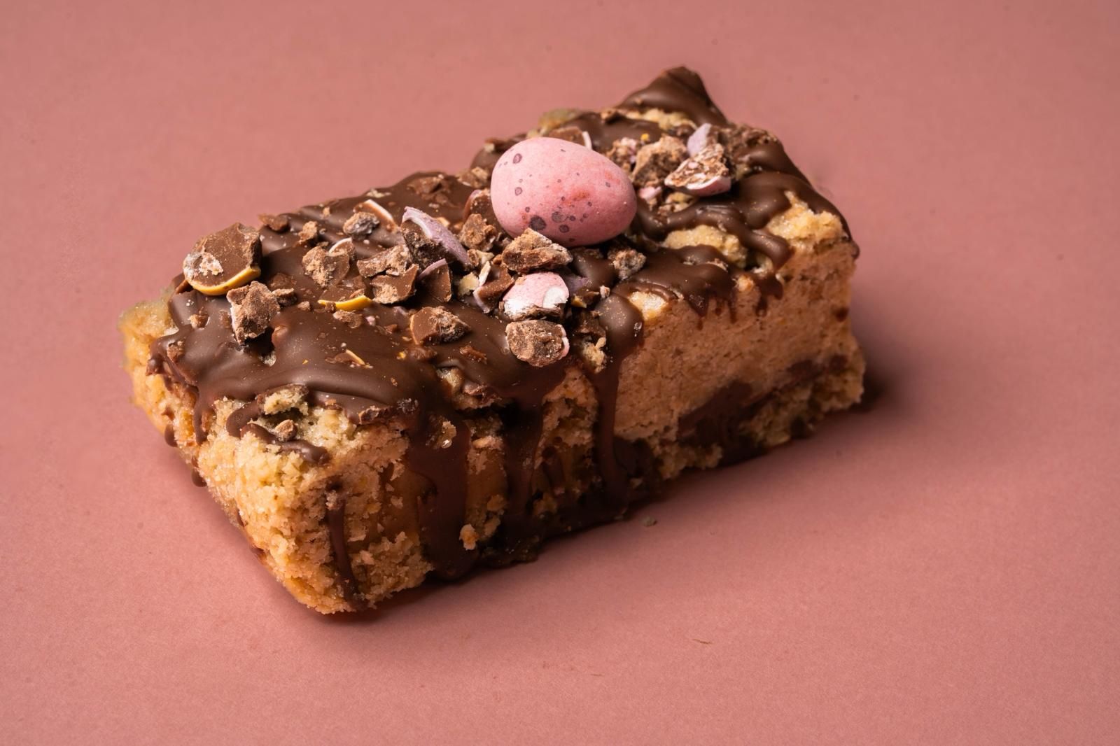 Easter Mini egg Carmelita slice (12)_0