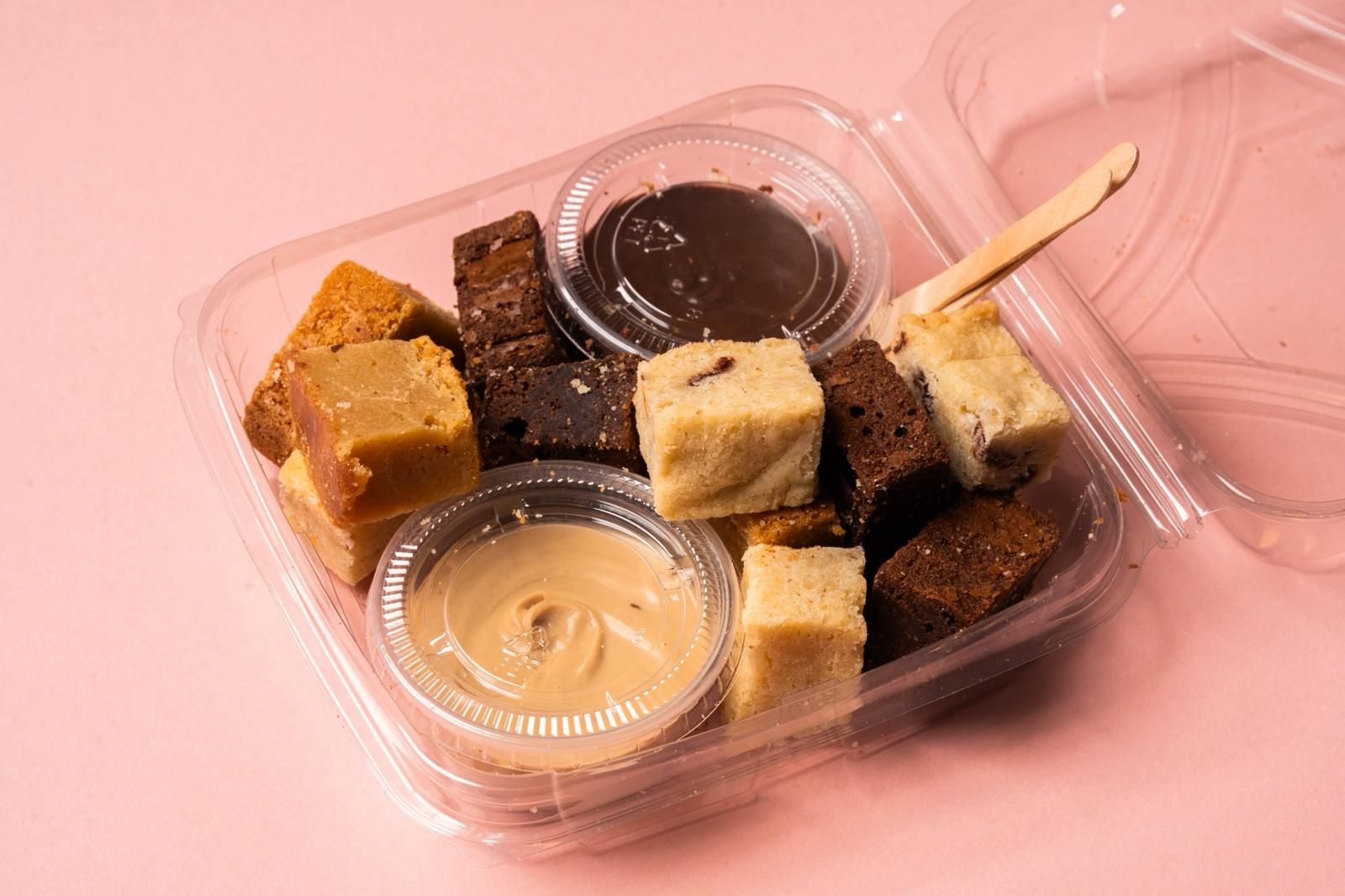 Brownie/Cookie/Blondie Sharing Bites Box with Dips_0