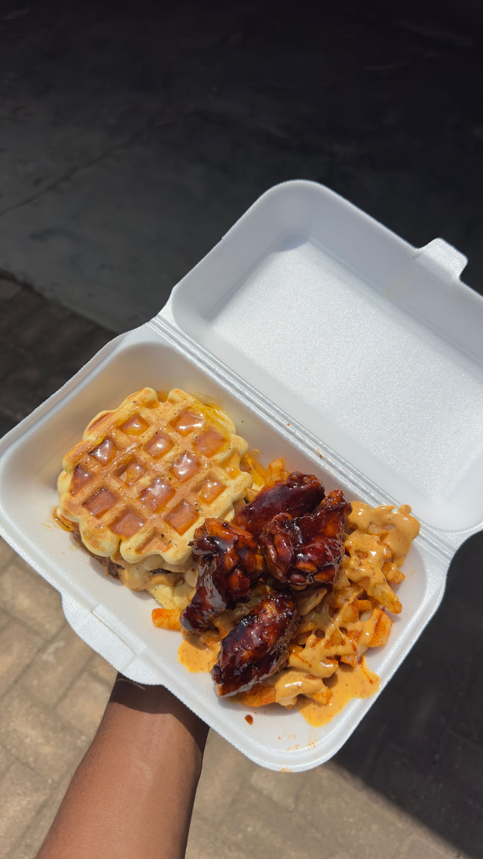 Waffle burger+Regular Fries +Four Wings_1