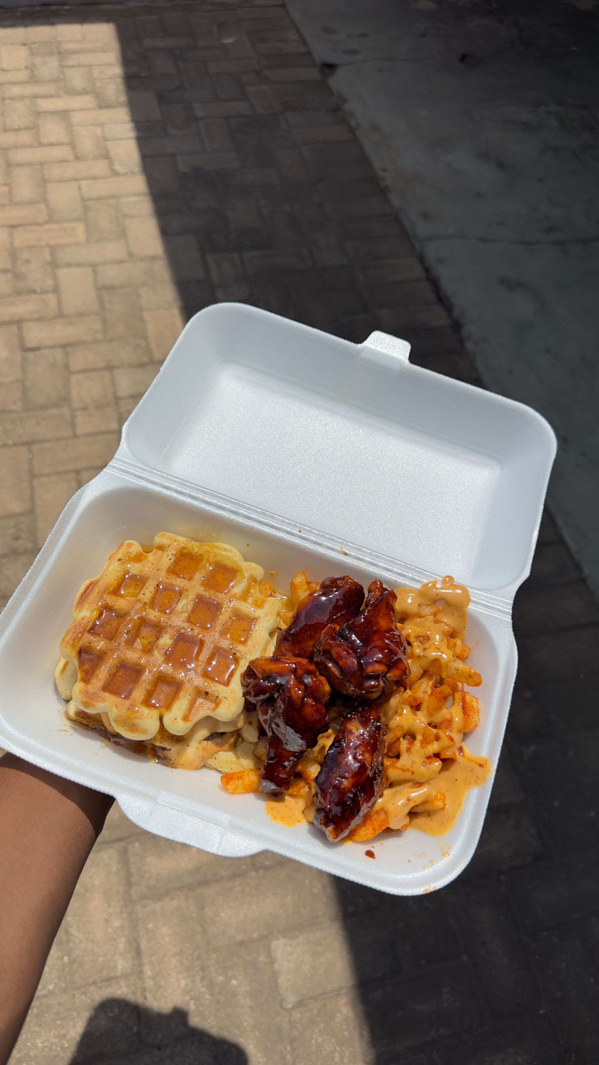 Waffle burger+Regular Fries +Four Wings_2