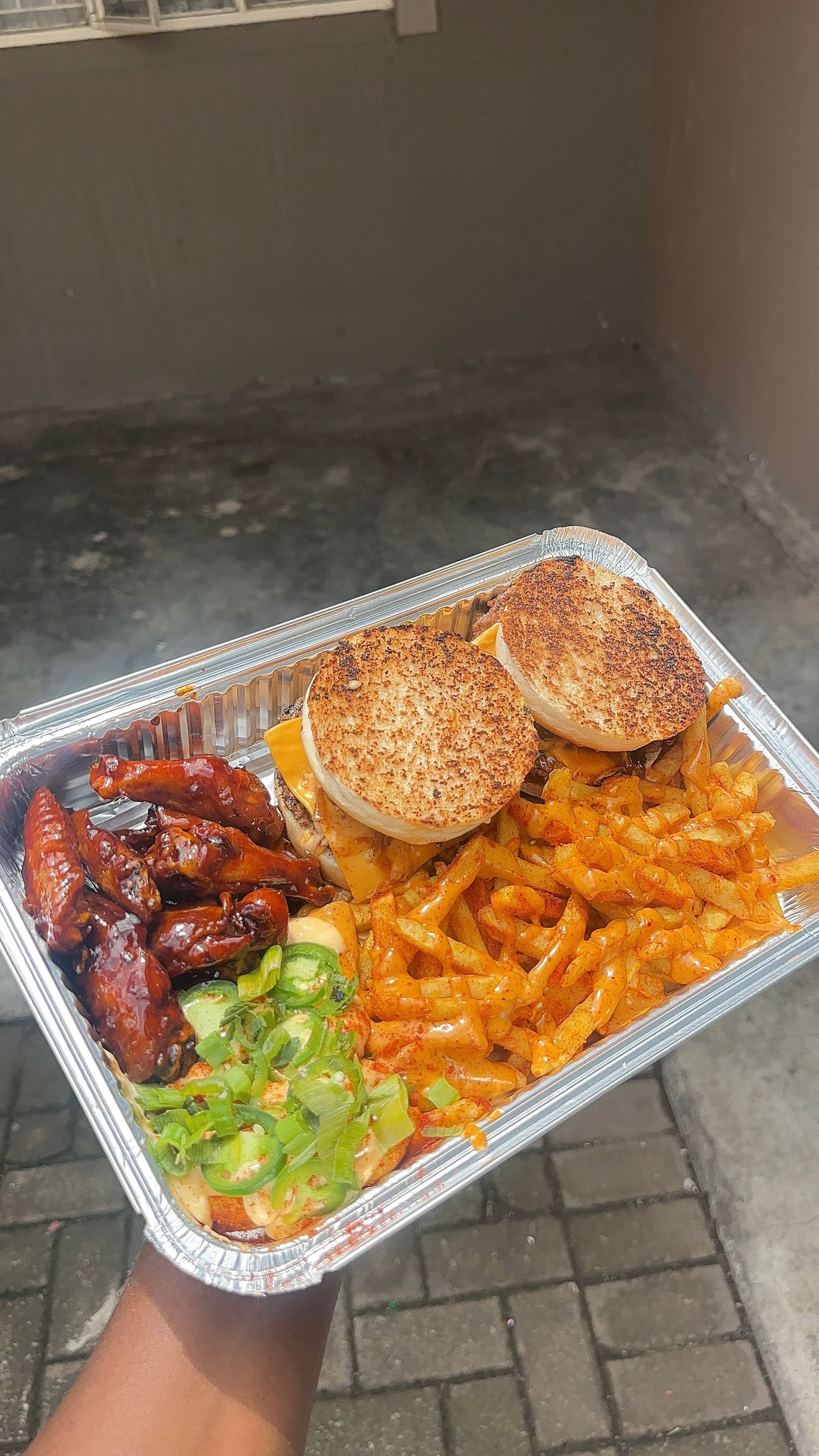 Deluxe platter + Six dunked wings_1