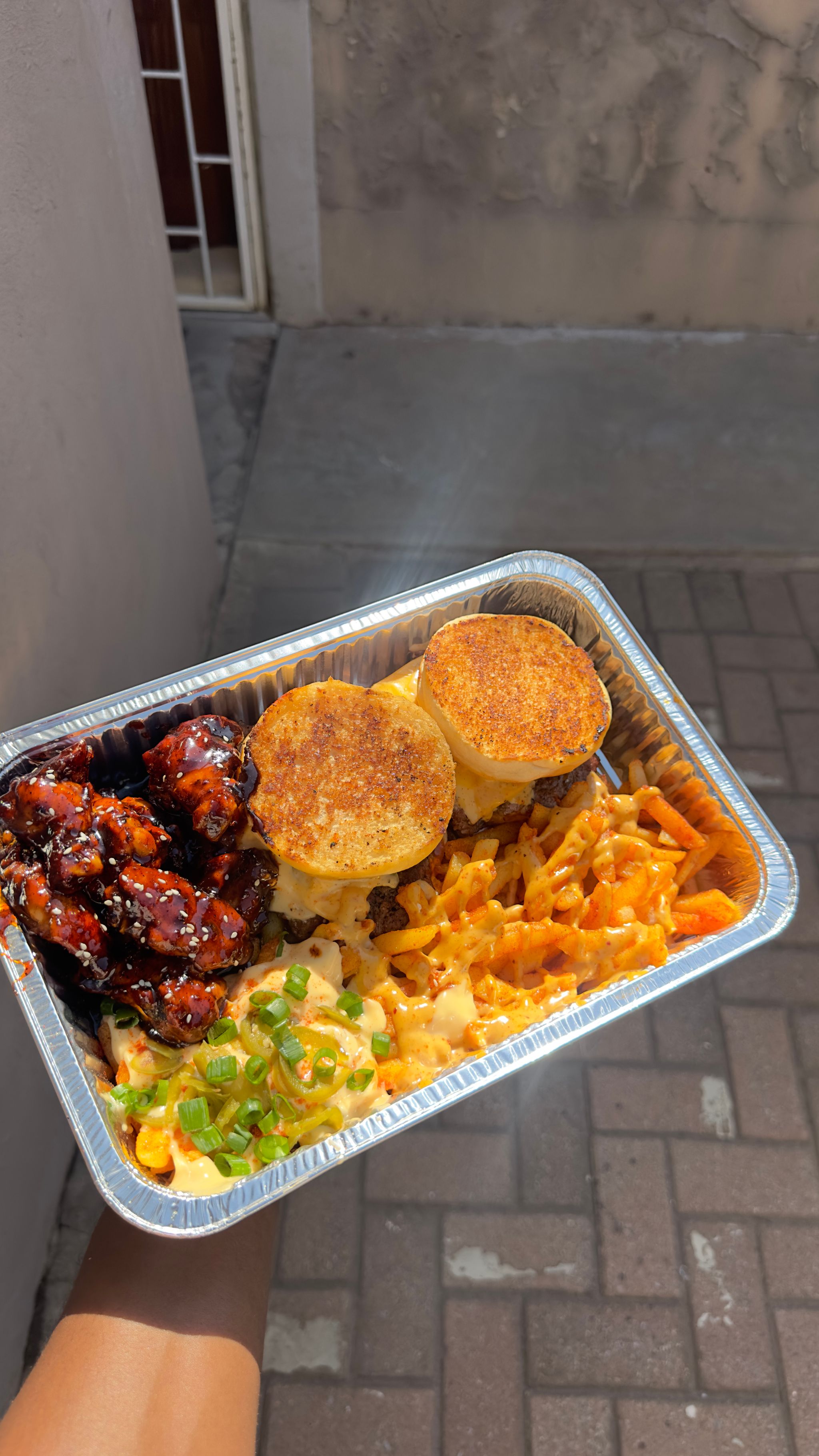 Deluxe platter + Ten Dunked wings_0