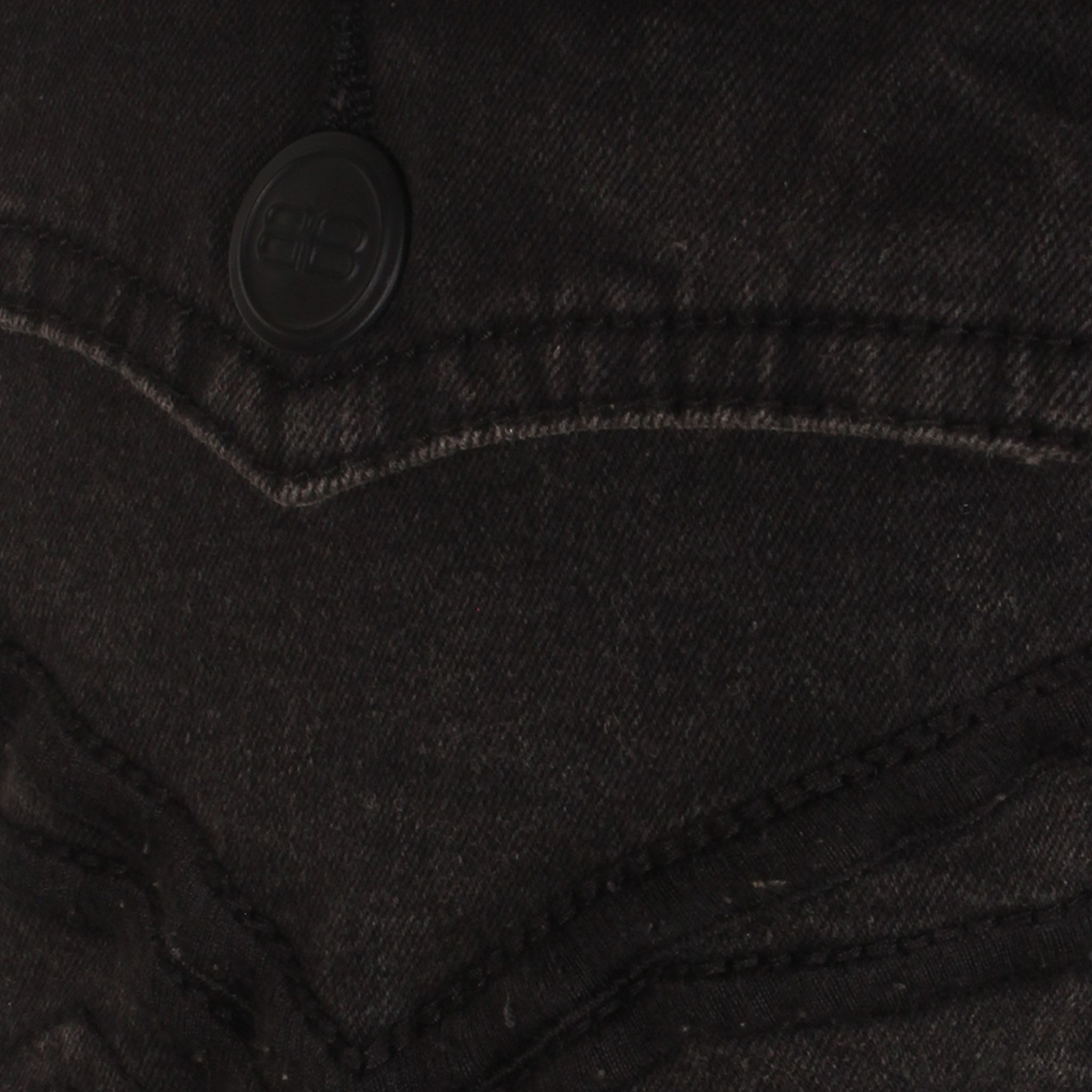 Benjamin Black 44*32_2