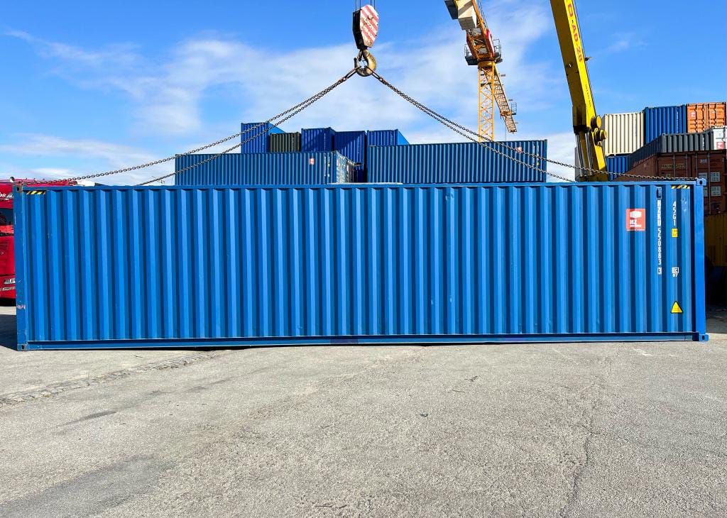 Contenedor de 40 pies High Cube modificado – Pared lateral + puerta seccional_4