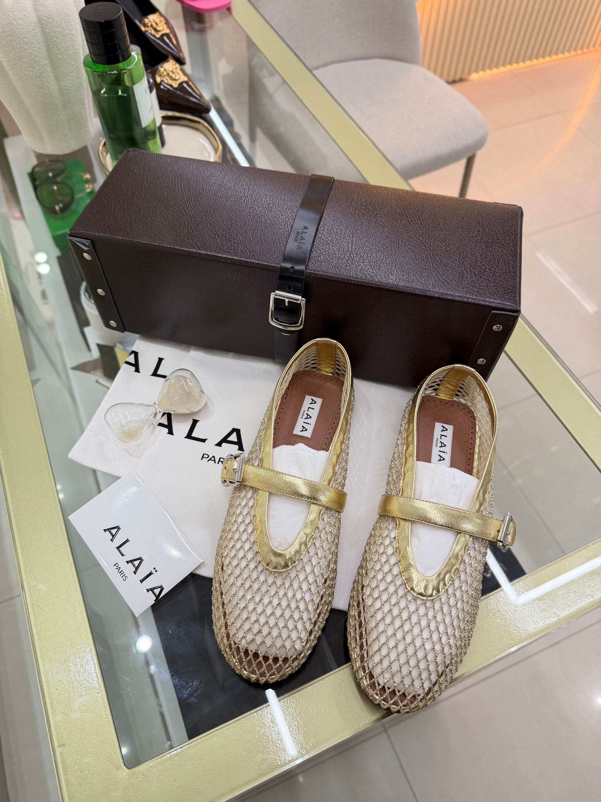 Sabrinas Alaia - metallic gold _0