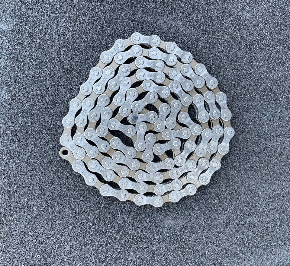 Shimano CN-HG40 (6, 7, 8-Speed Chain)_1