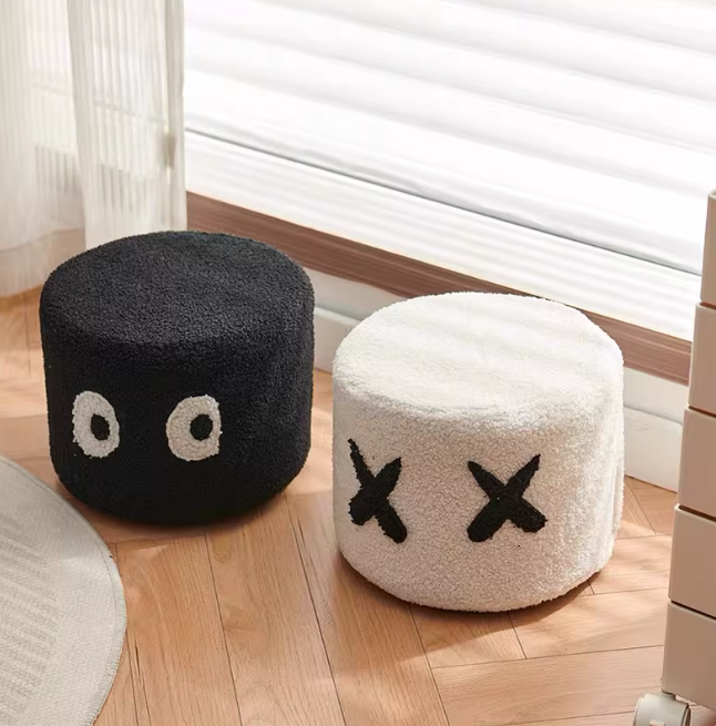 10700093 - BIG EYES LOW STOOL_0