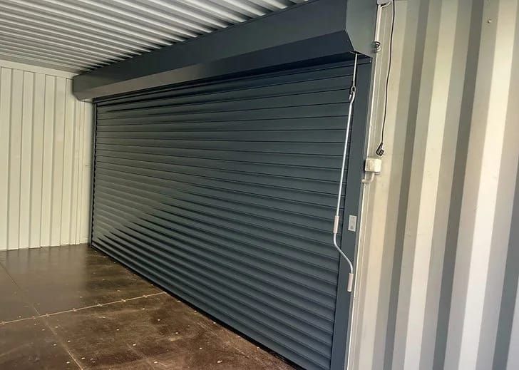 Contenedor de 20 pies con persiana enrollable_3