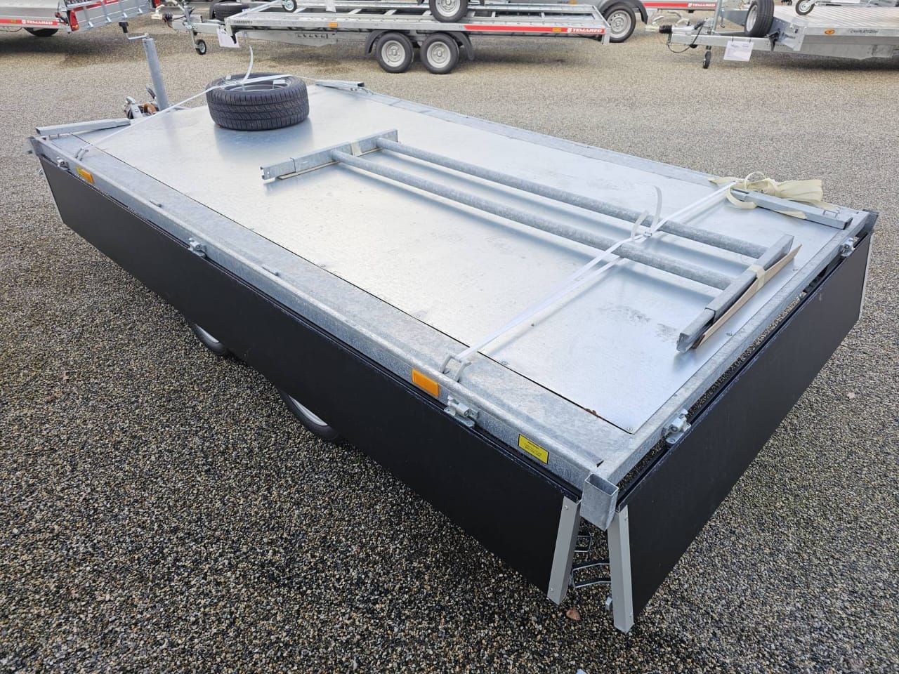 Remolque volquete Debon Tribenne PW3.3 – Bomba eléctrica (Black Edition)_8