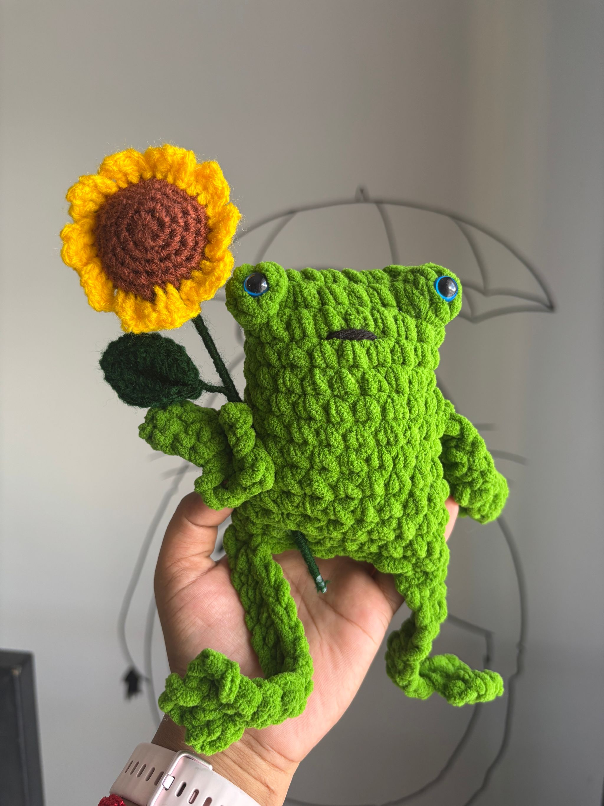 Leggy frog with sunflower_1