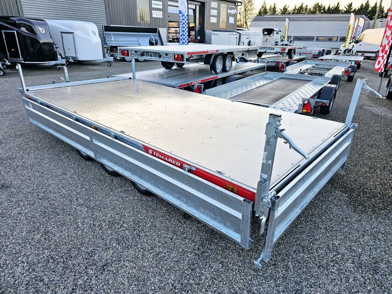 Remolque volquete Temared de tres lados con 3 ejes – Tipper 4020/3 (3,5 t)_1