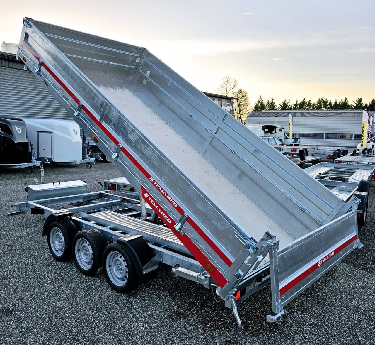 Remolque volquete Temared de tres lados con 3 ejes – Tipper 4020/3 (3,5 t)_0