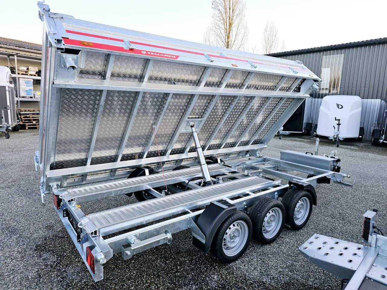 Remolque volquete Temared de tres lados con 3 ejes – Tipper 4020/3 (3,5 t)_3
