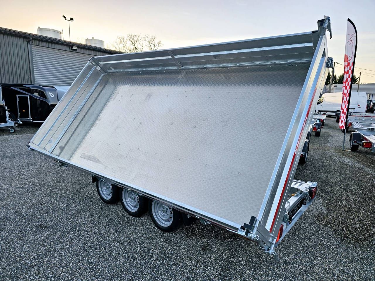 Remolque volquete Temared de tres lados con 3 ejes – Tipper 4020/3 (3,5 t)_7