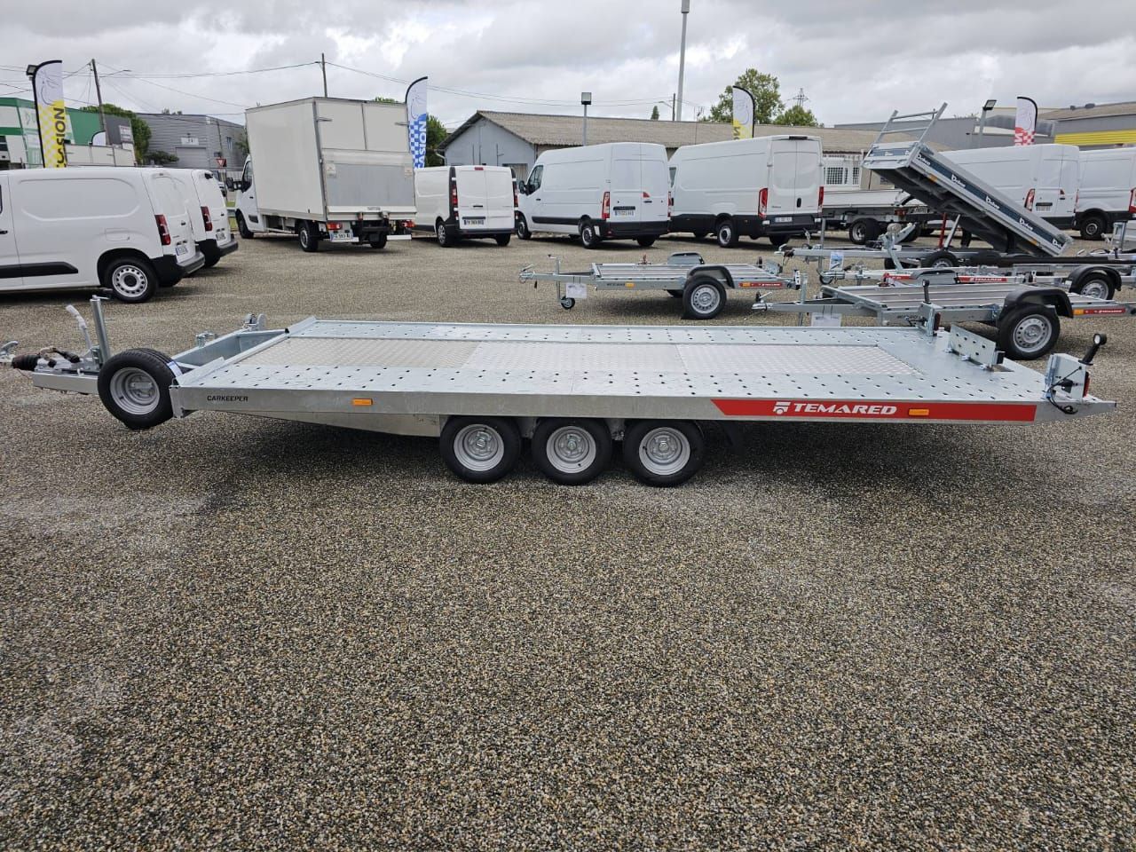 Remolque para transporte de coches Temared Carkeeper 5820/3 – 3 ejes_6