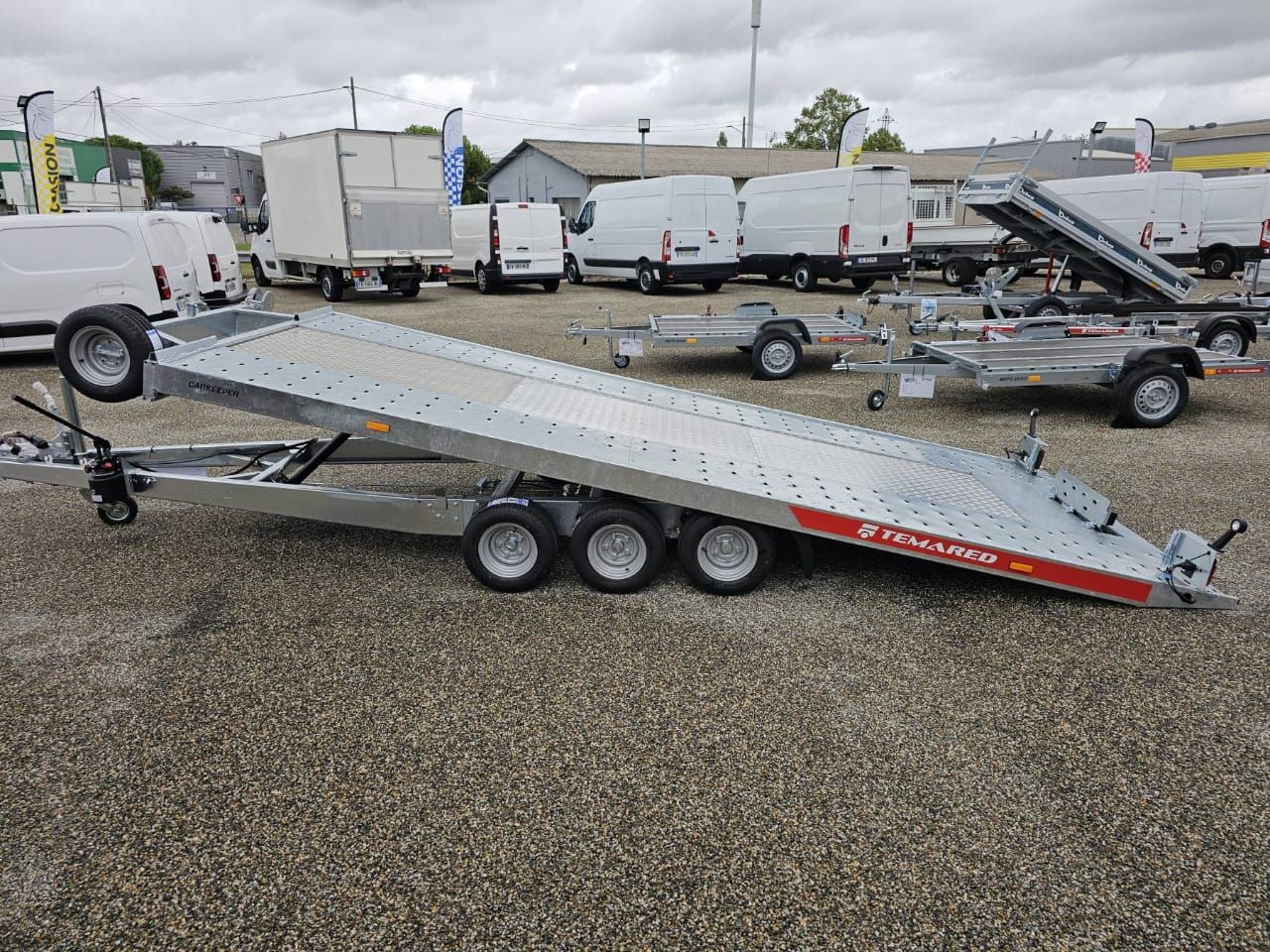 Remolque para transporte de coches Temared Carkeeper 5820/3 – 3 ejes_2