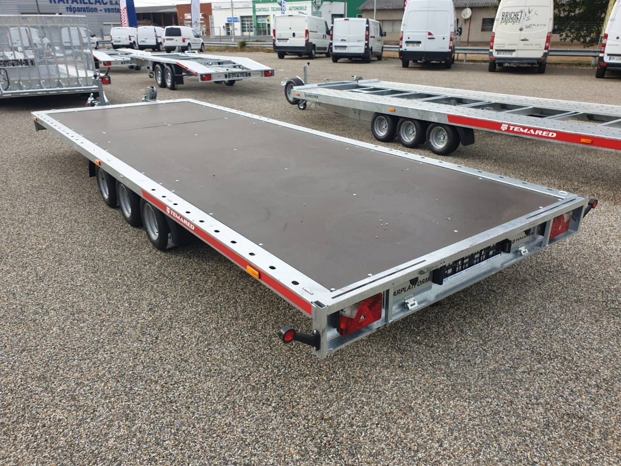 Remolque para transporte de coches Temared Carplatform 6021S/3 – 3 ejes_0