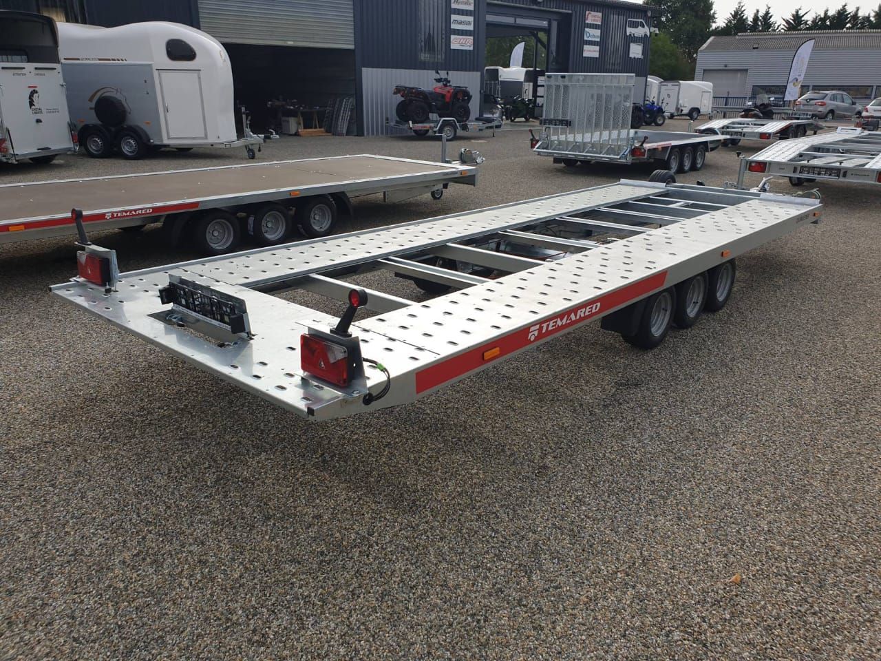 Remolque para transporte de coches Temared Carkeeper New 5820 – 3 ejes, plataforma basculante_4