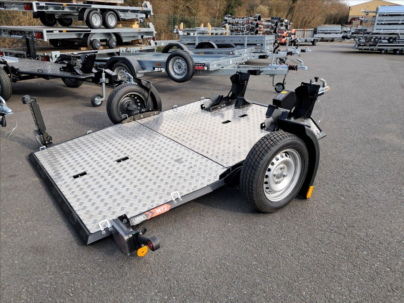 Remolque para motos de 2 plazas – Abatible y plegable (MT 2 Lorries)_2