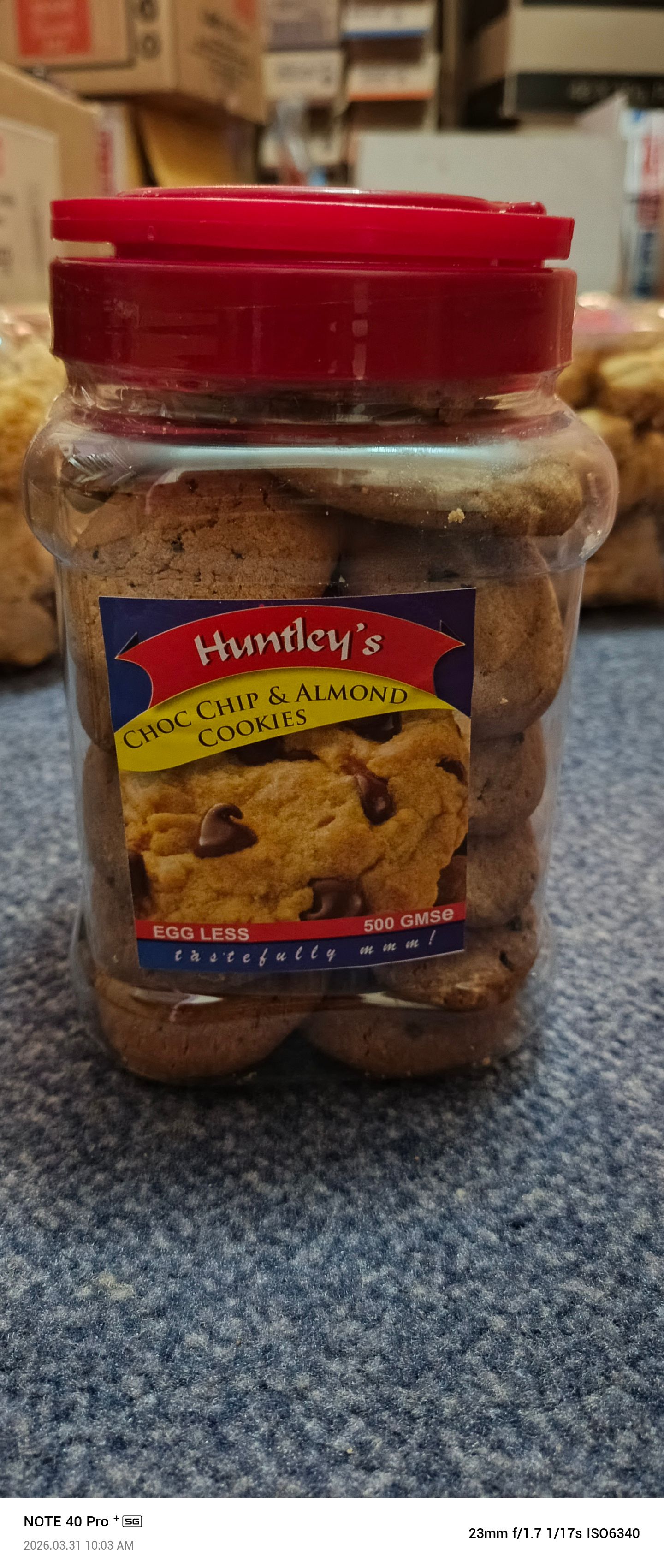 Huntley's choc chip & almond cookies 500g_0