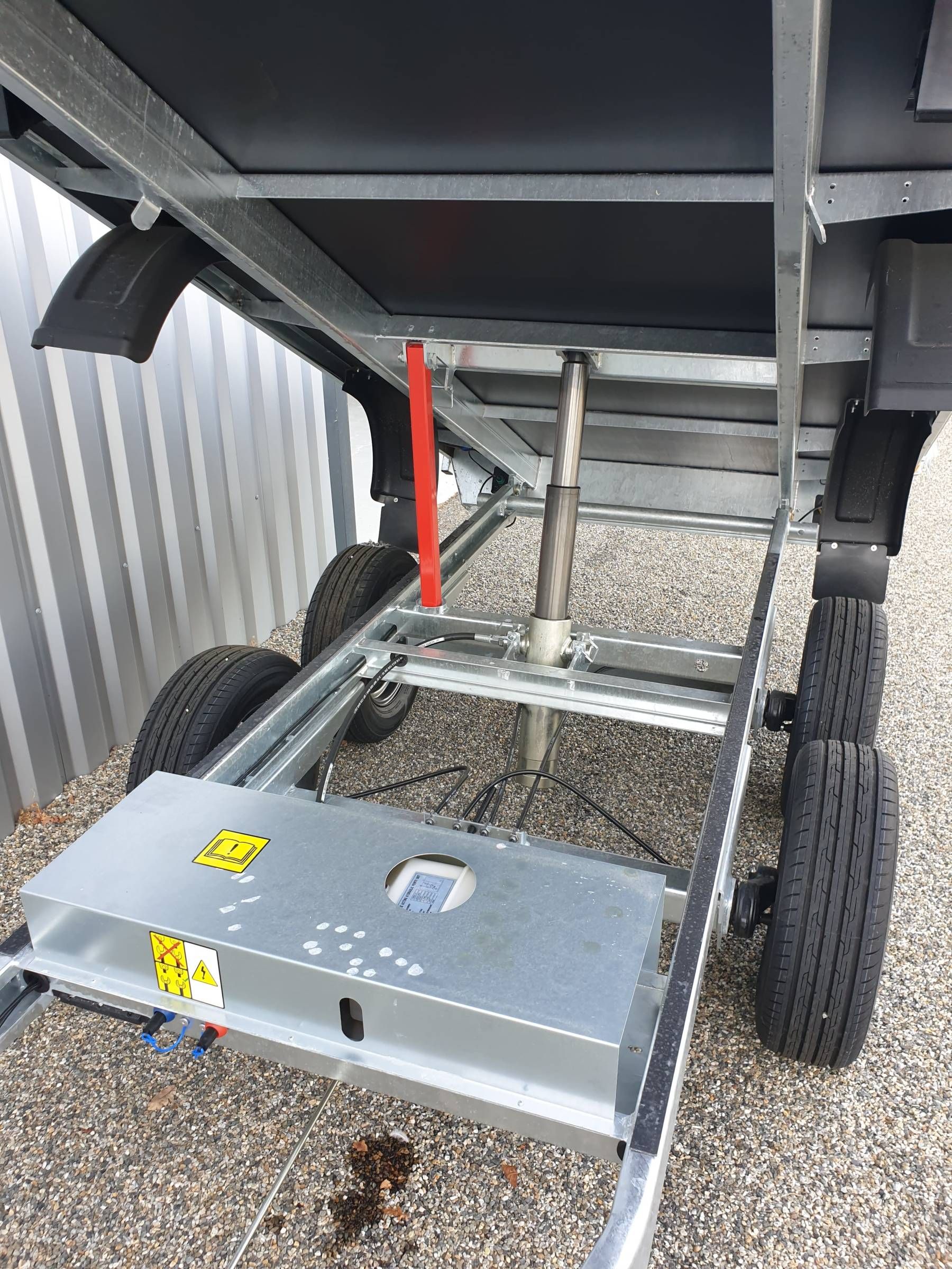 Remolque volquete Debon PW1.2 Lux – Bomba eléctrica_2