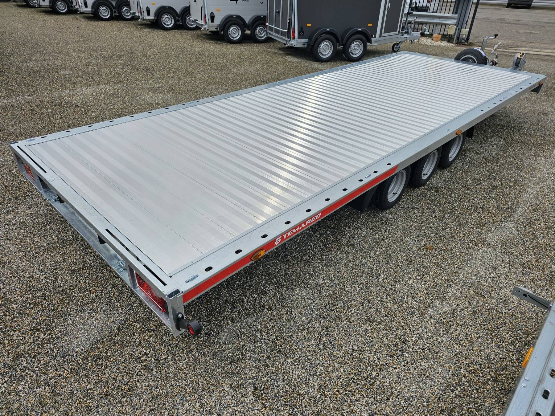 Remolque portacoches Temared Carplatform 6021/2 S – 3,5 t (3 ejes)_6