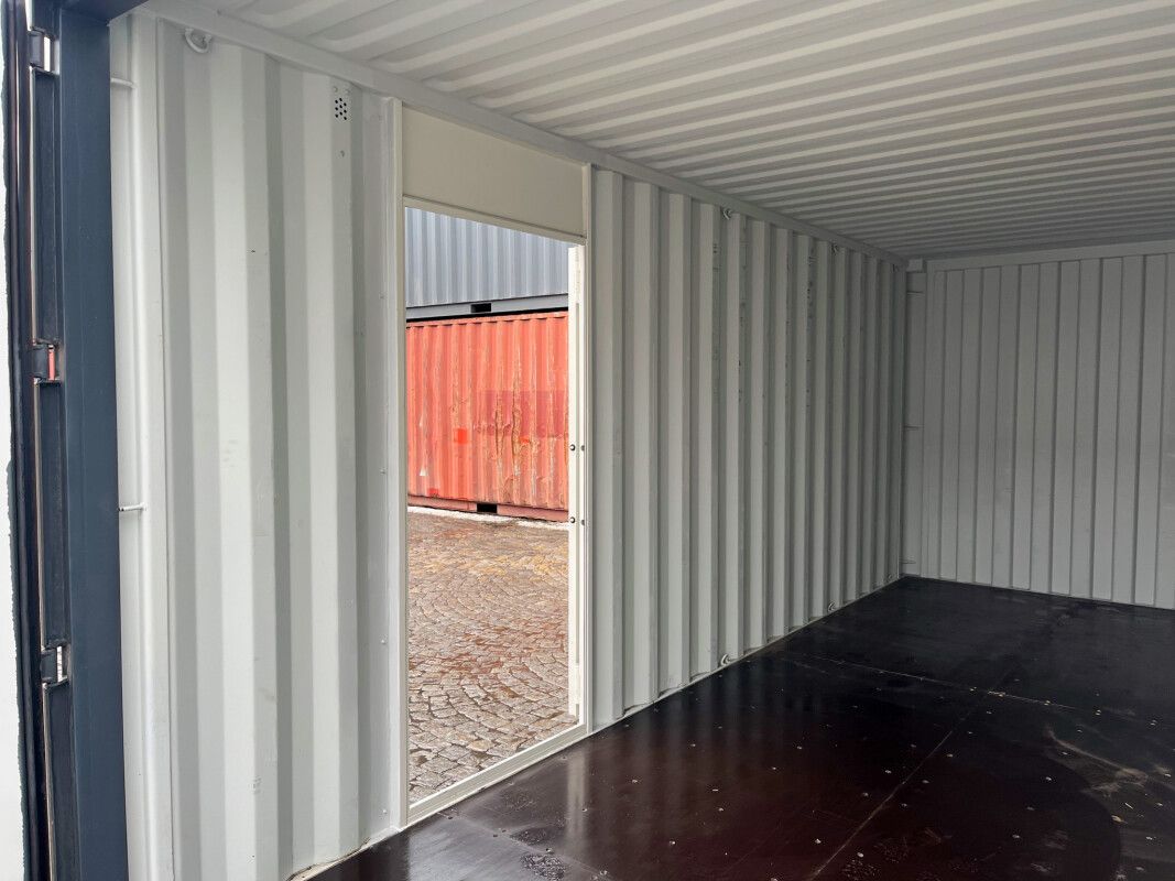 Contenedor de 20 pies en color antracita con puerta de acero_9