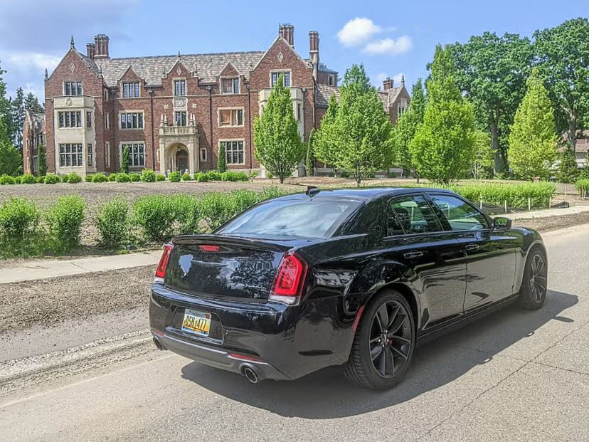 2023 Chrysler 300C _0